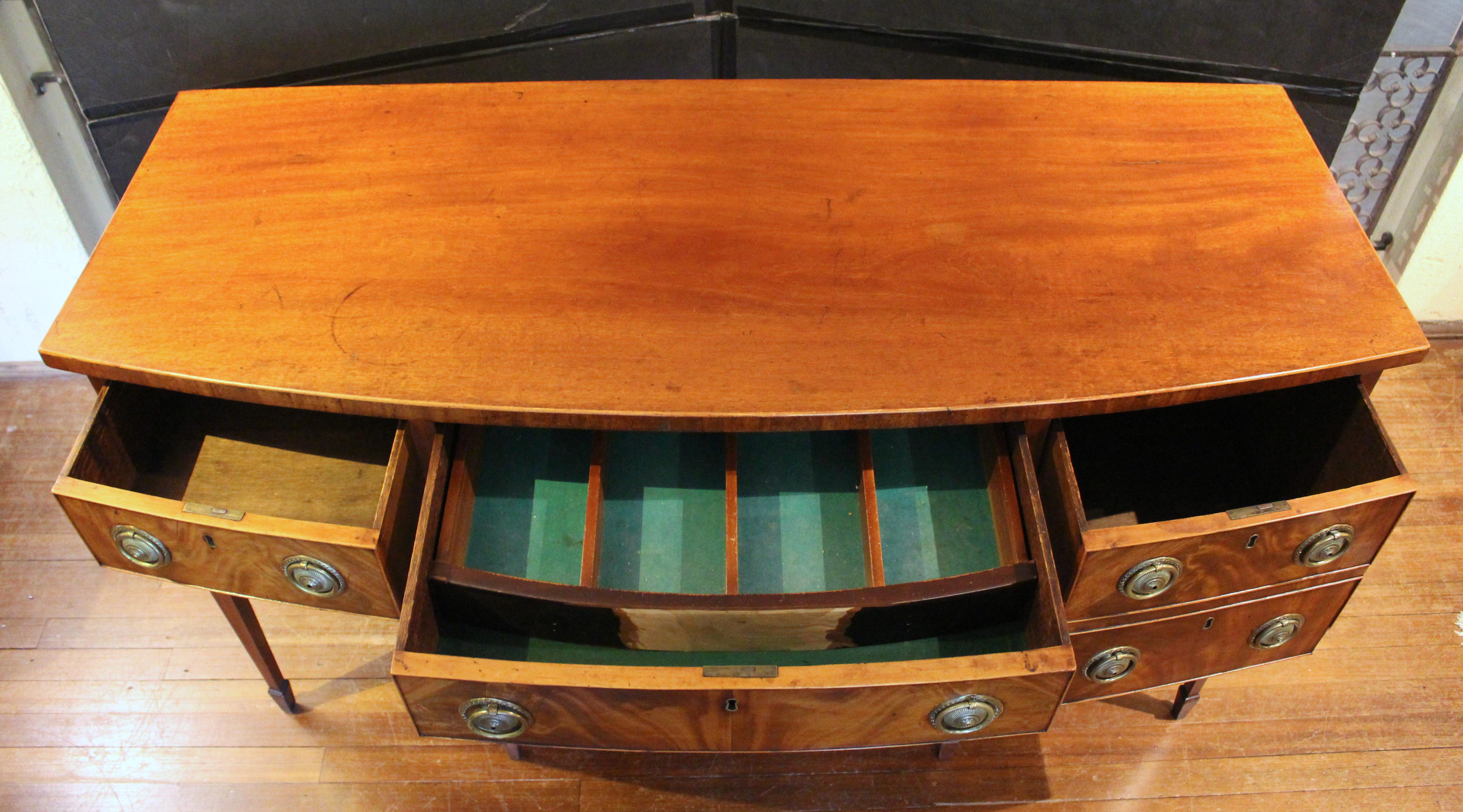 Inglese c. Credenza inglese di Giorgio III del 1790 in vendita