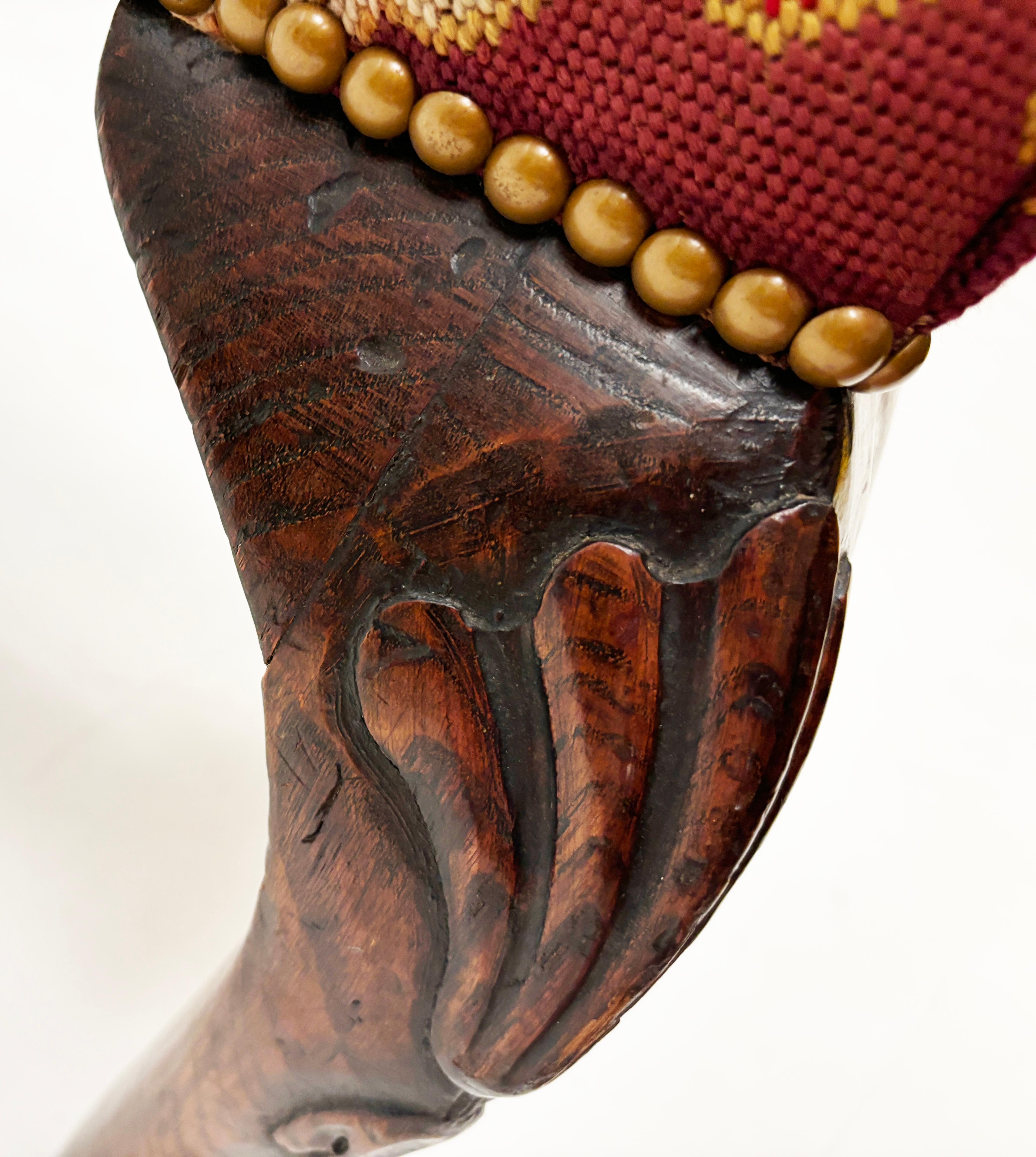 c. 1790 EICHE Handgeschnitzter englischer Hocker, handgeschnitzte Beine, Rillen-Nadelwerk im Angebot 9