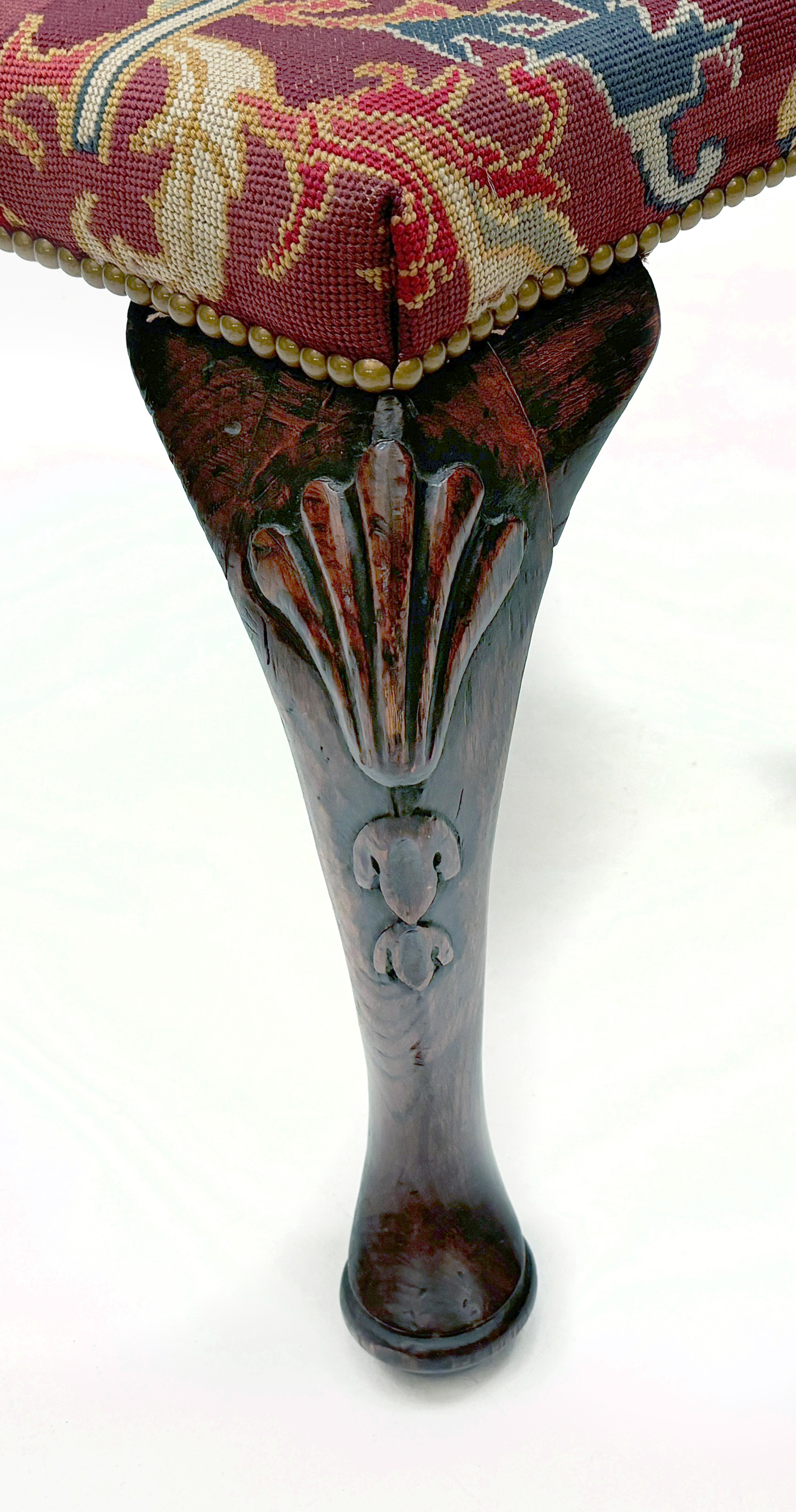 c. 1790 EICHE Handgeschnitzter englischer Hocker, handgeschnitzte Beine, Rillen-Nadelwerk im Angebot 12