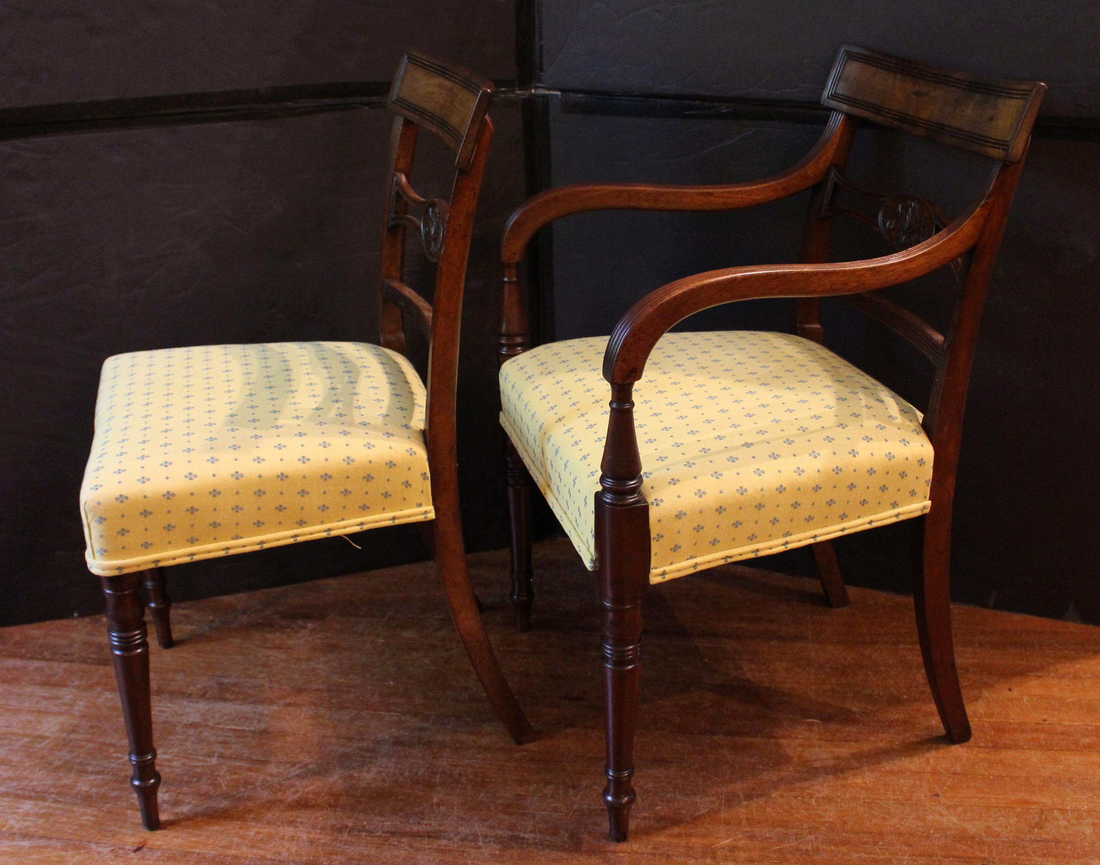 Inglese C. 1795 Set di 8 sedie da pranzo inglesi con design Sheraton in vendita