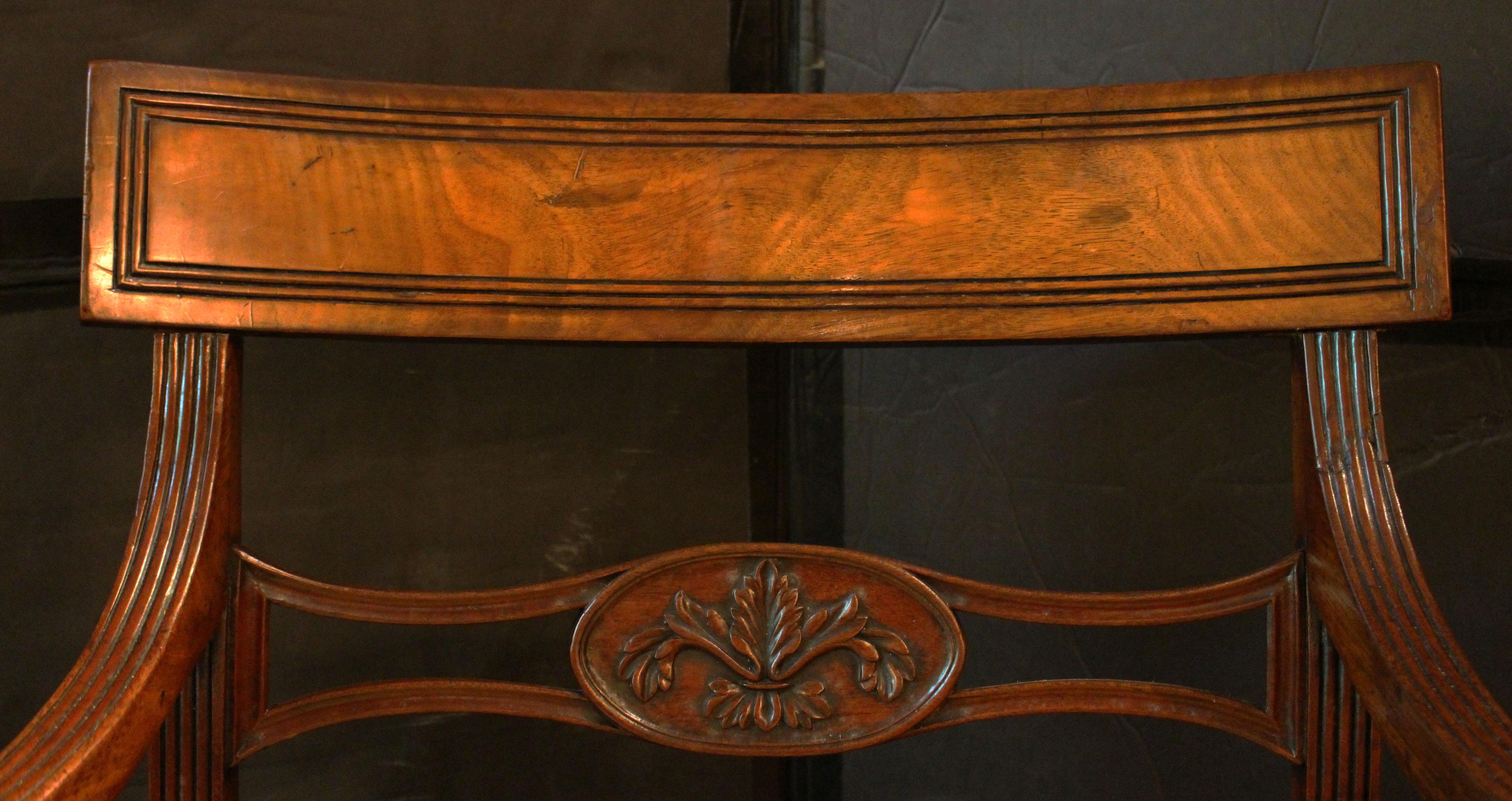 C. 1795 Set di 8 sedie da pranzo inglesi con design Sheraton in vendita 1
