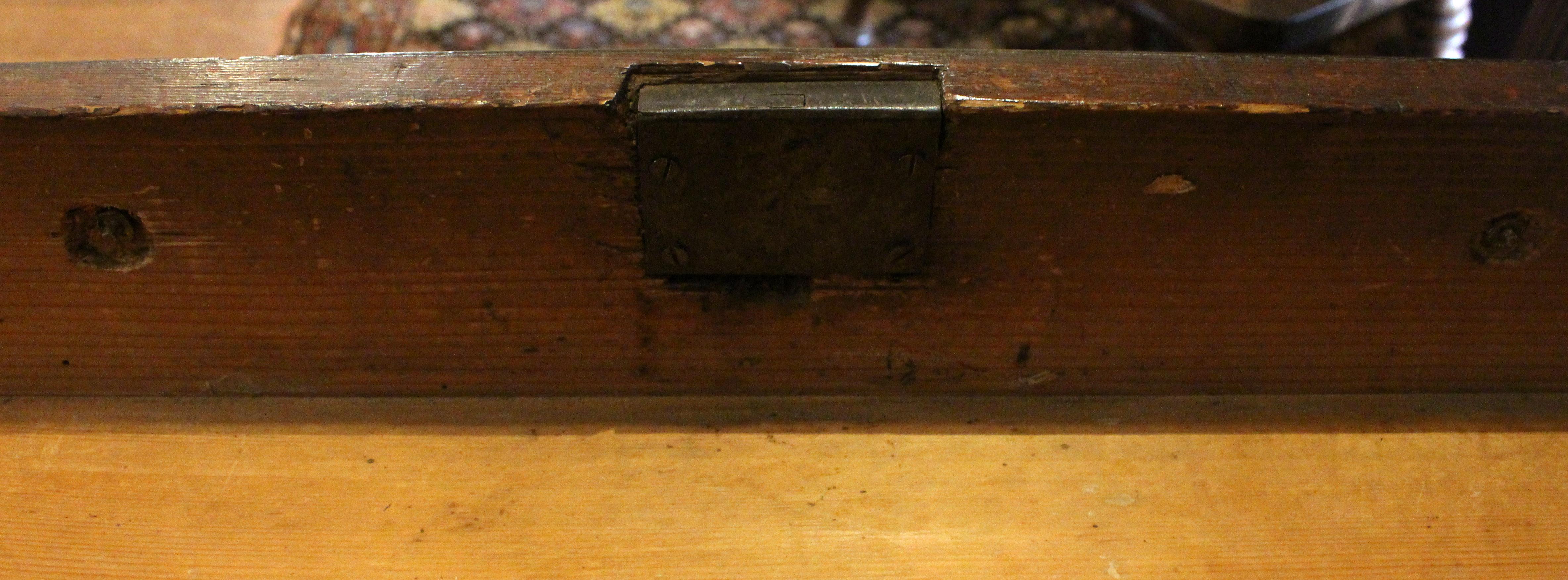 Cassettiera da scapolo georgiana con slitta In condizioni buone in vendita a Chapel Hill, NC