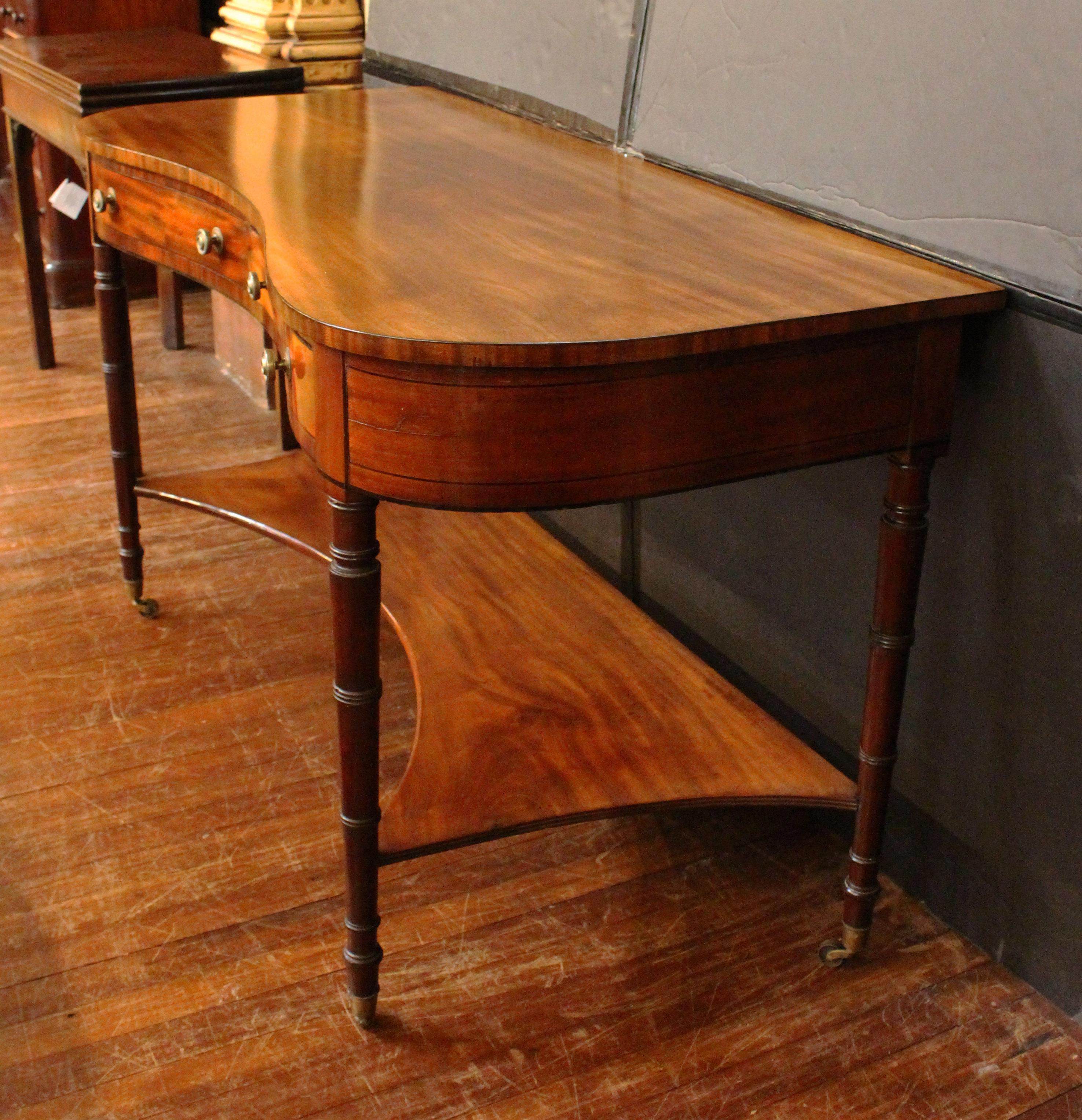 George III C. 1810 Table de service de style Sheraton anglais en vente