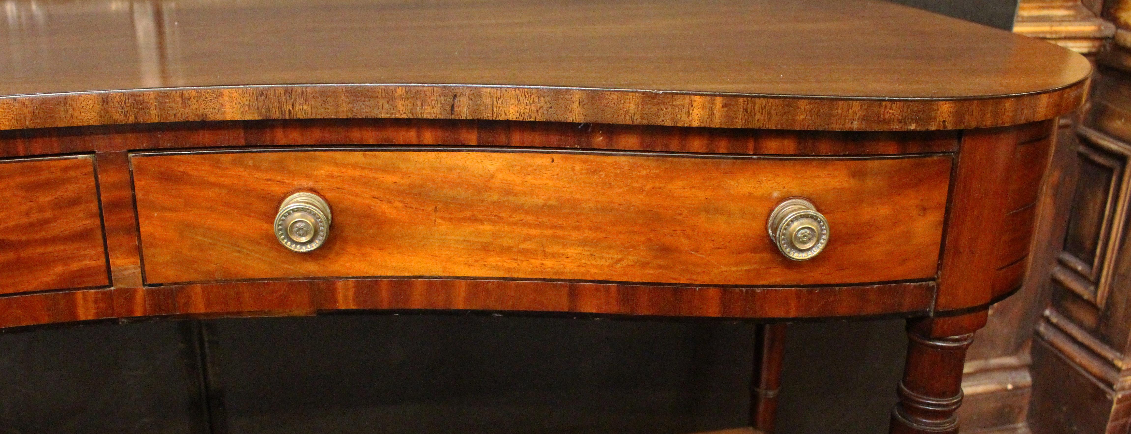 C. 1810 Table de service de style Sheraton anglais Bon état - En vente à Chapel Hill, NC