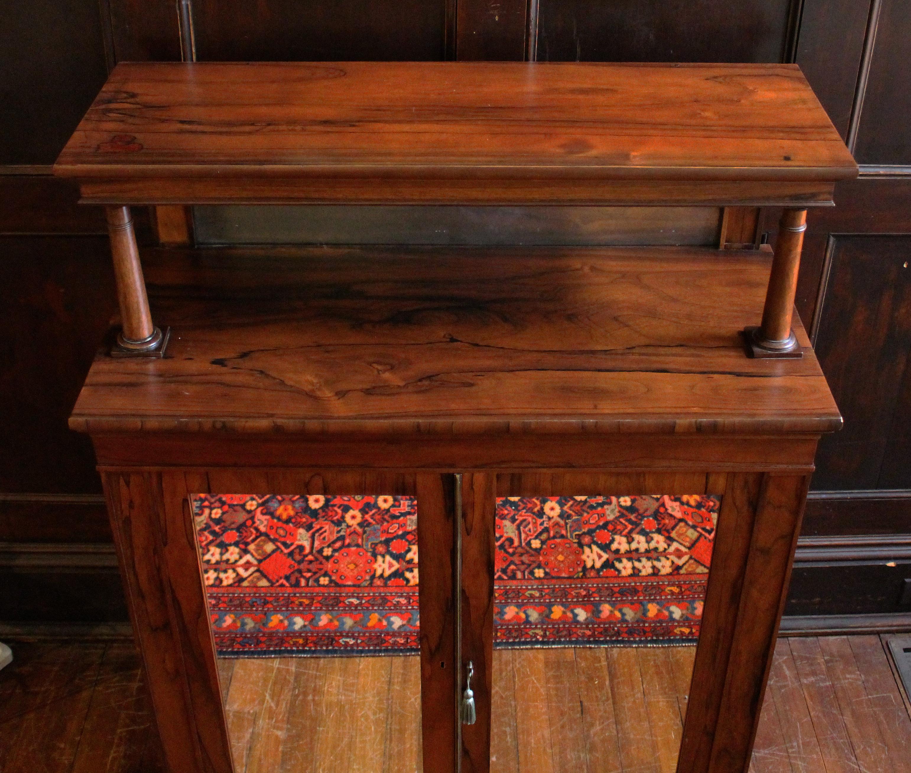 Inglese c. Chiffoniere inglese del periodo Regency del 1815 in vendita