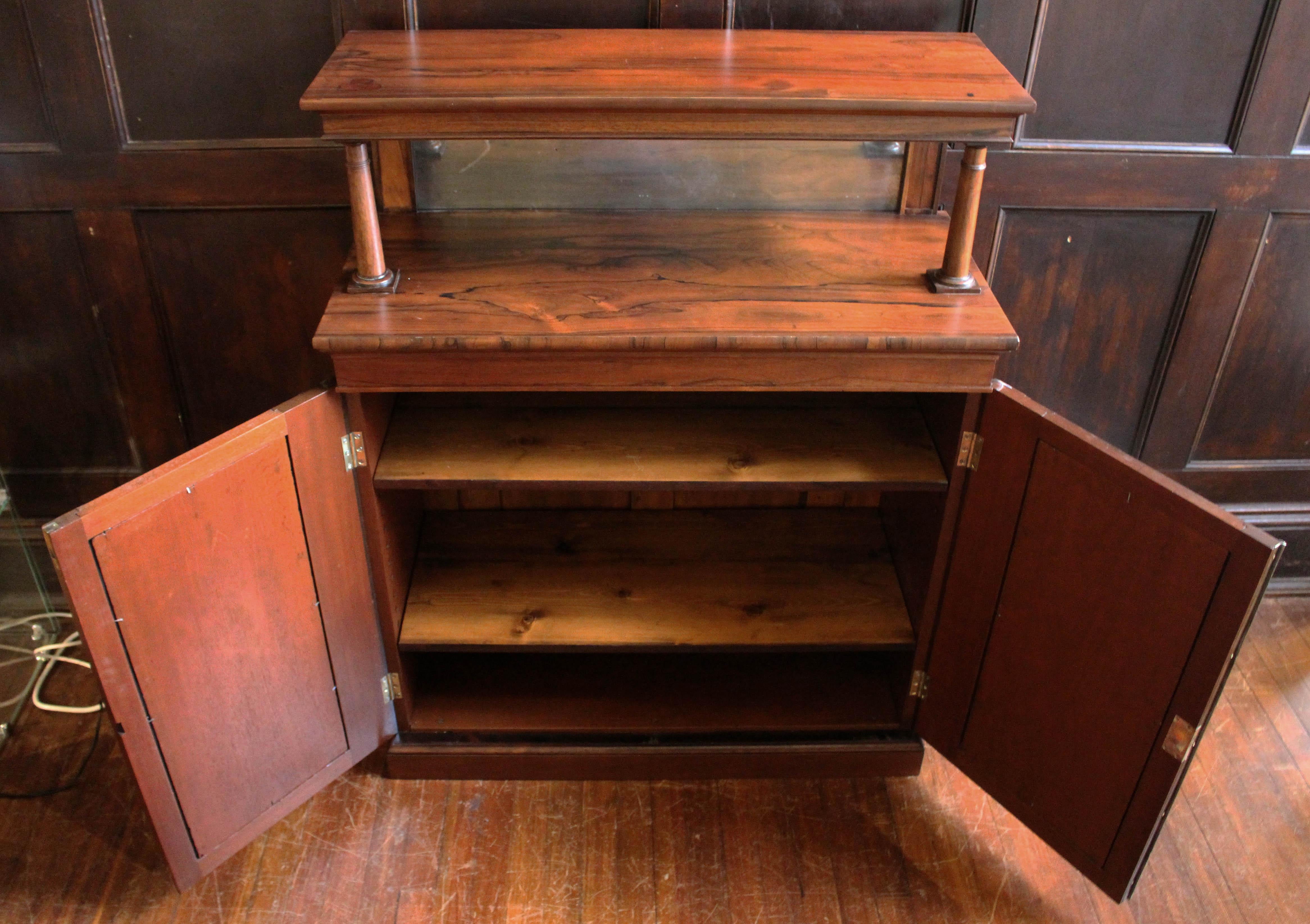 c. Chiffoniere inglese del periodo Regency del 1815 In condizioni buone in vendita a Chapel Hill, NC