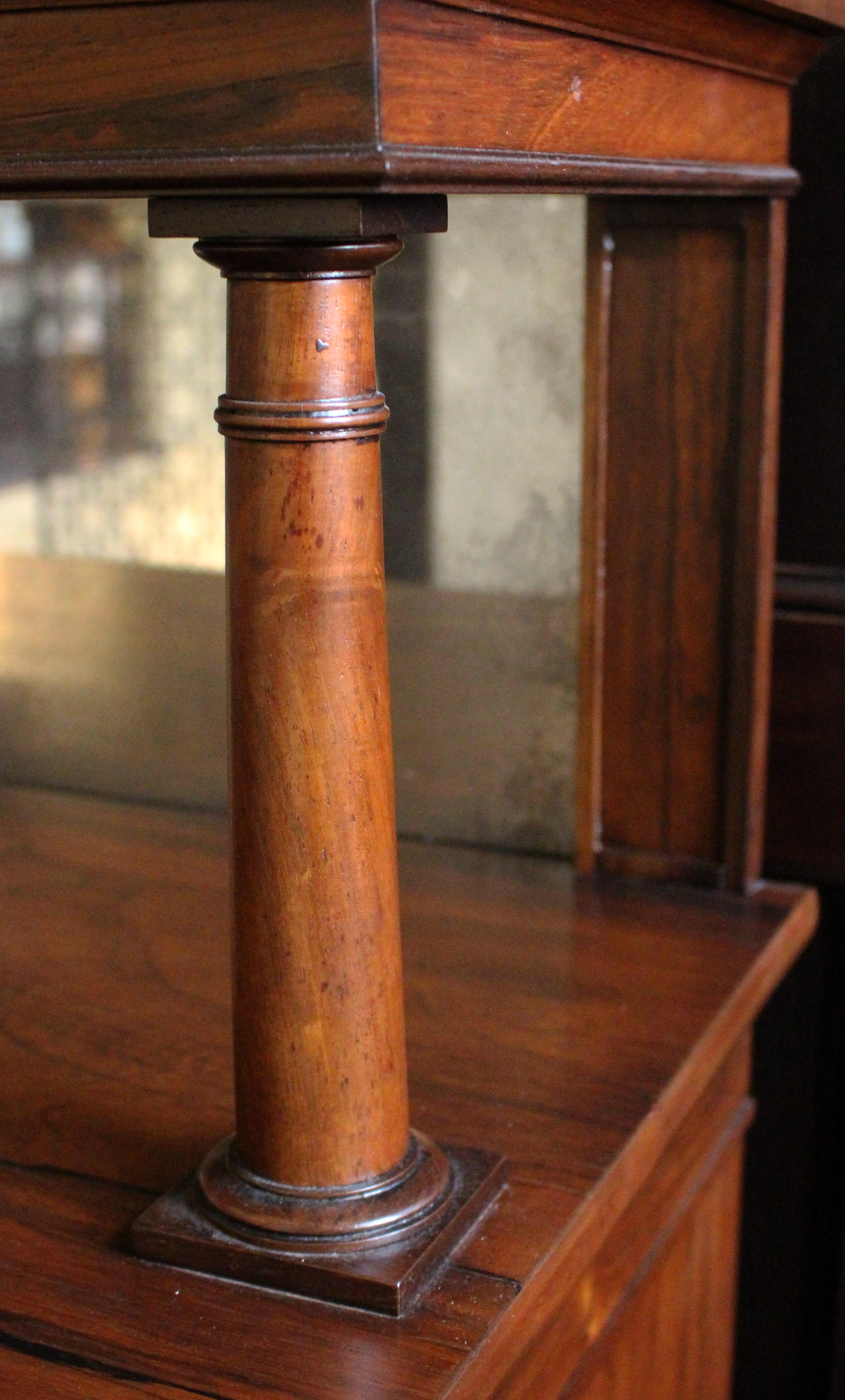 XIX secolo c. Chiffoniere inglese del periodo Regency del 1815 in vendita
