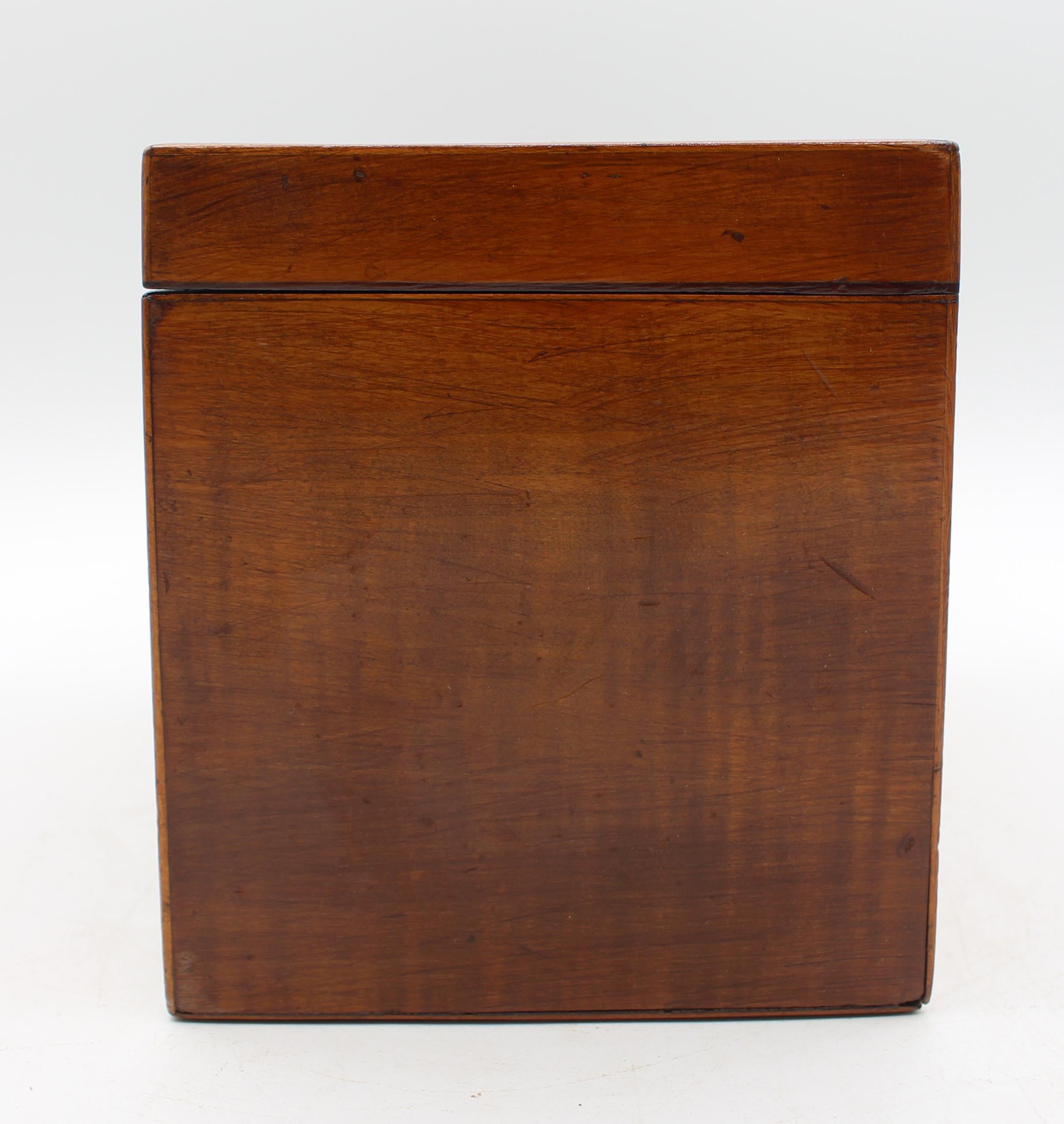 Inglese C. 1820 English Late Georgian Period Inlaid Tea Caddy in vendita
