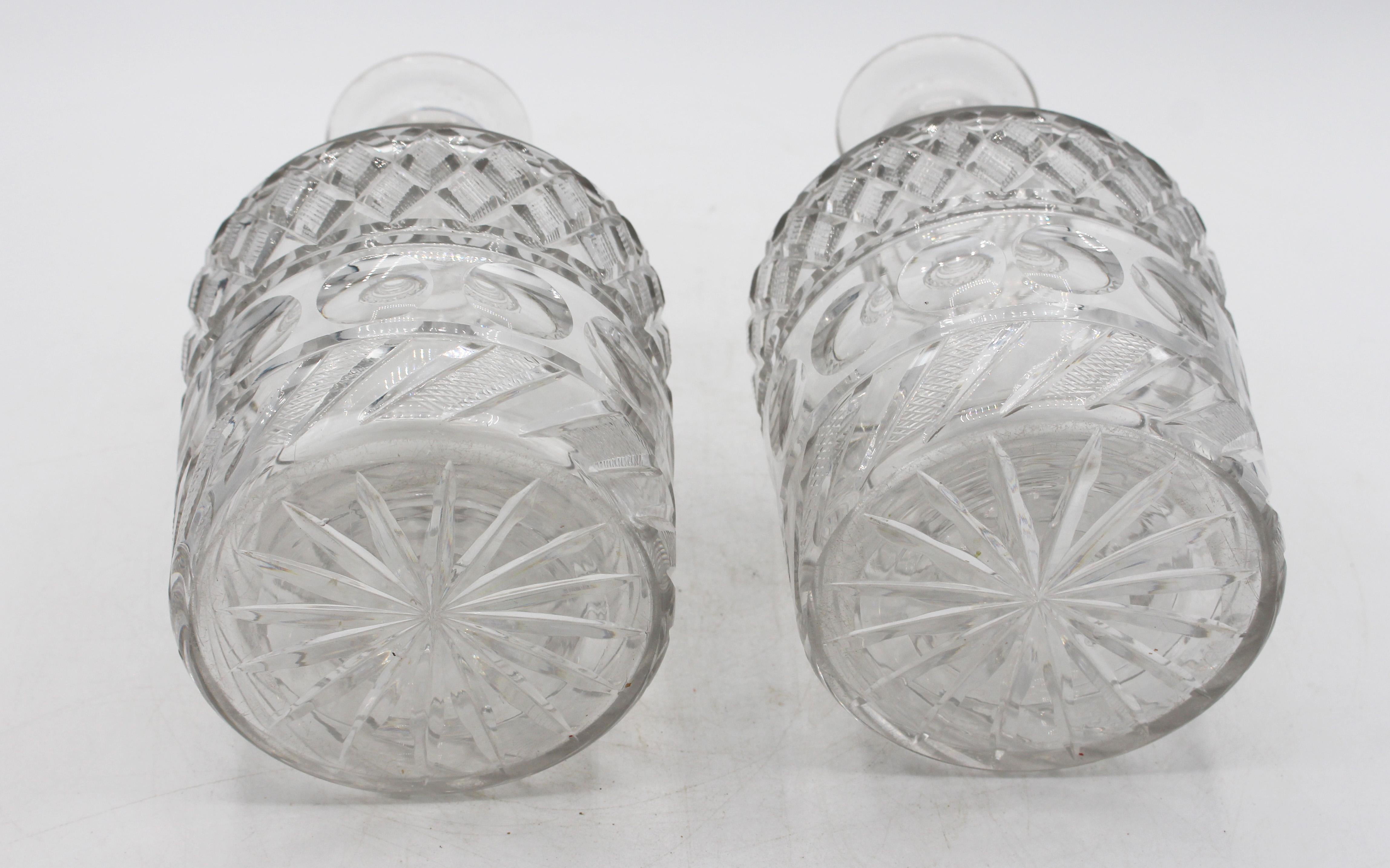 C. 1820 Zwei georgianische anglo-irische Dekanter aus geschliffenem Glas (Georgian) im Angebot