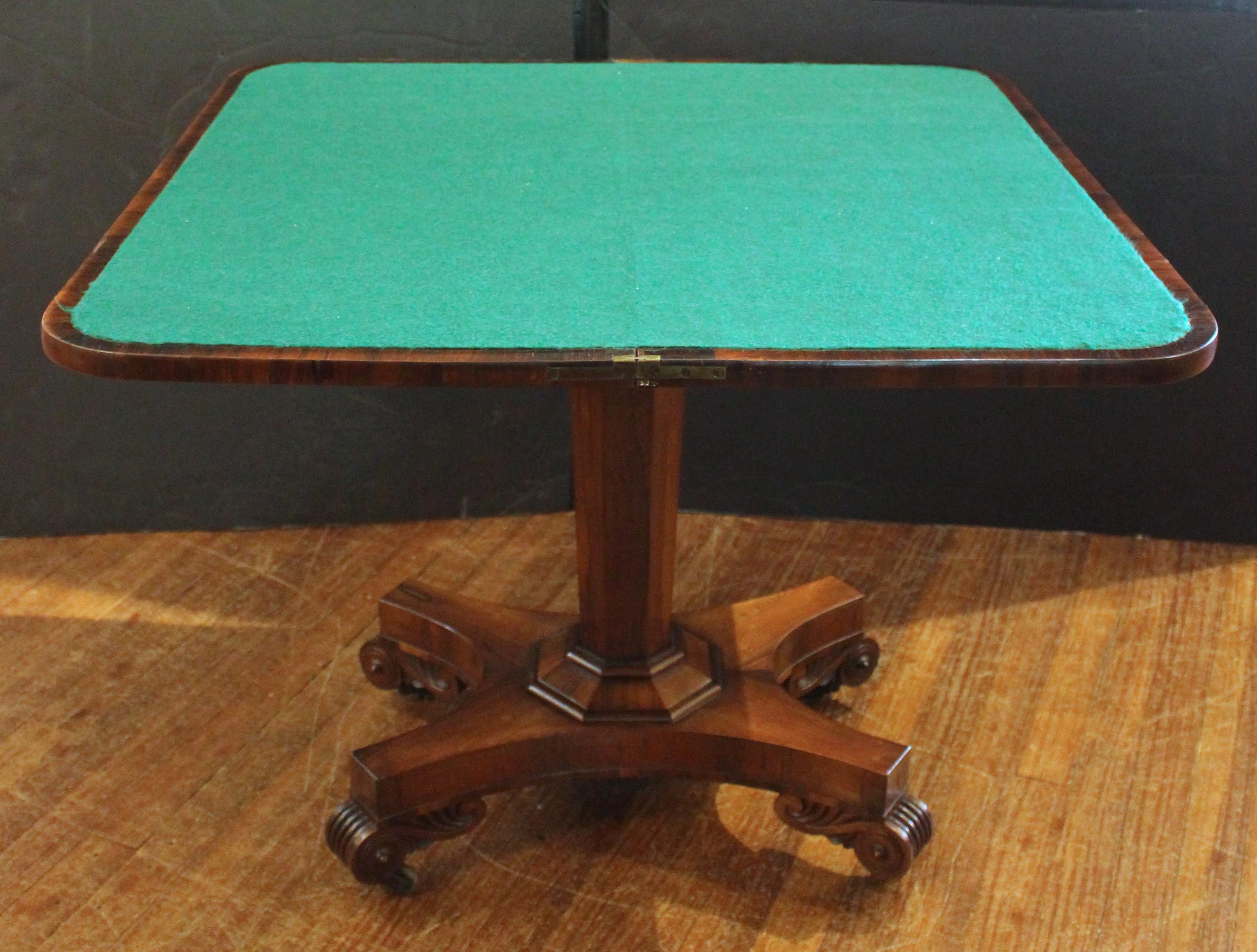 C. Table à jeux anglaise à plateau pivotant des années 1820 Bon état - En vente à Chapel Hill, NC