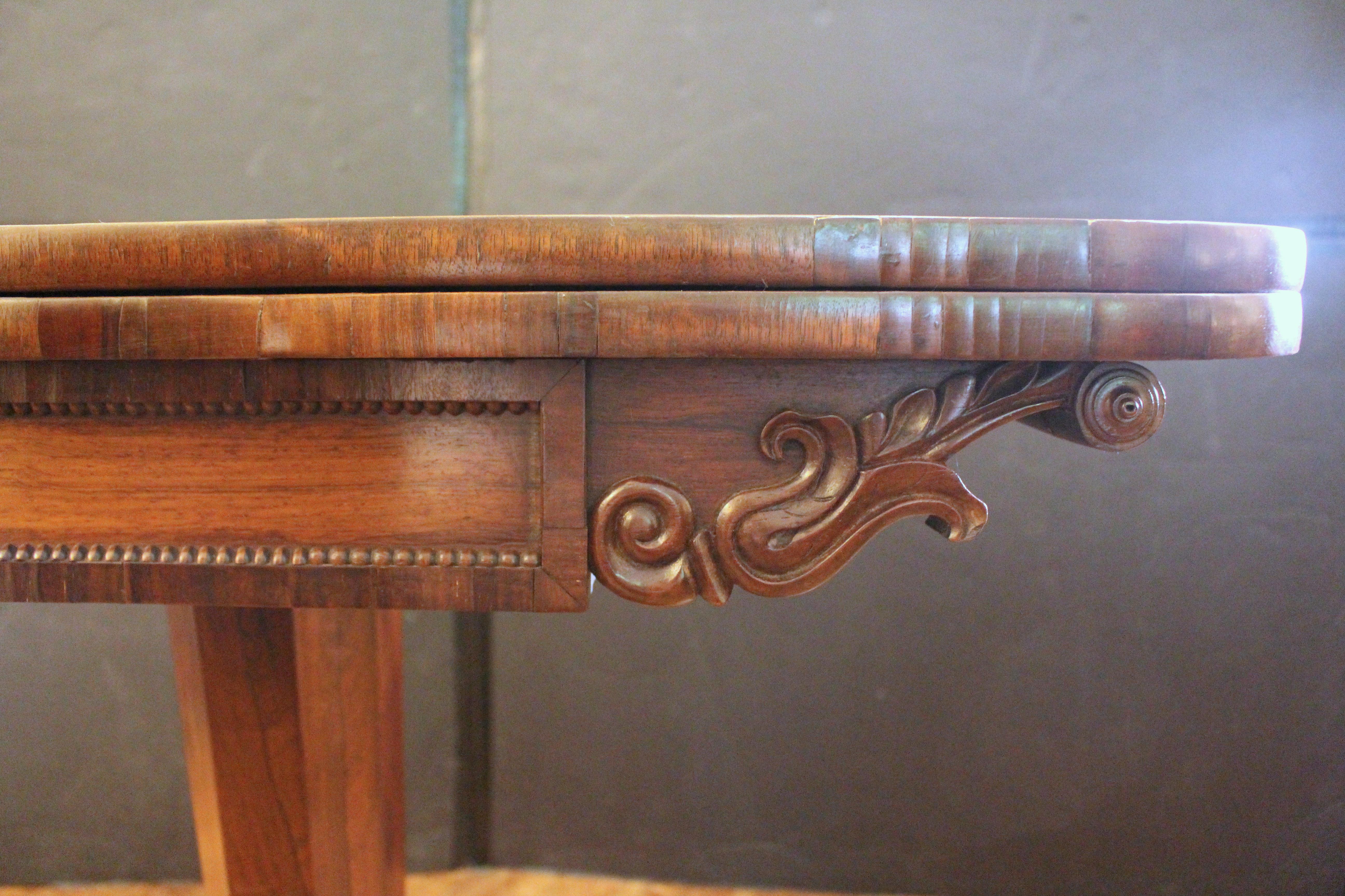 XIXe siècle C. Table à jeux anglaise à plateau pivotant des années 1820 en vente