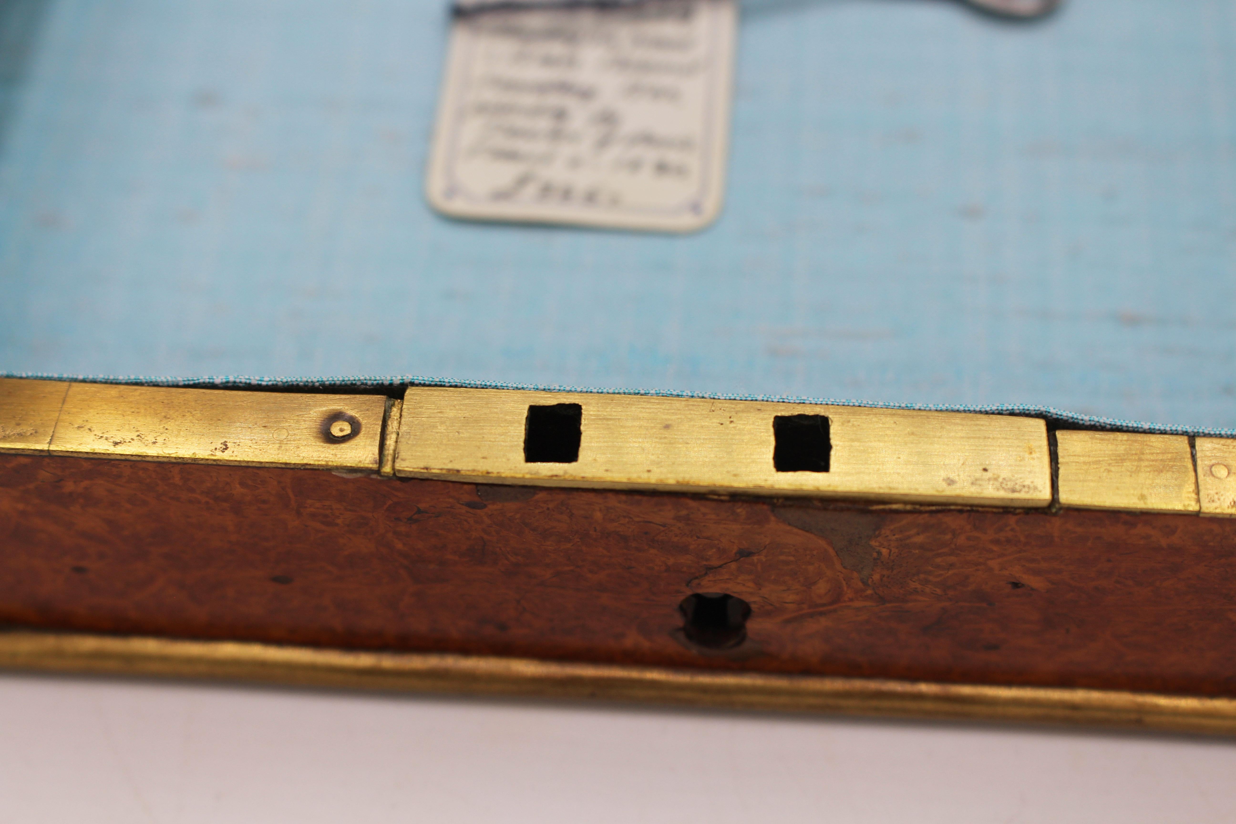 C. 1830 Joyero de Amboyna y Latón Encuadernado en venta 4