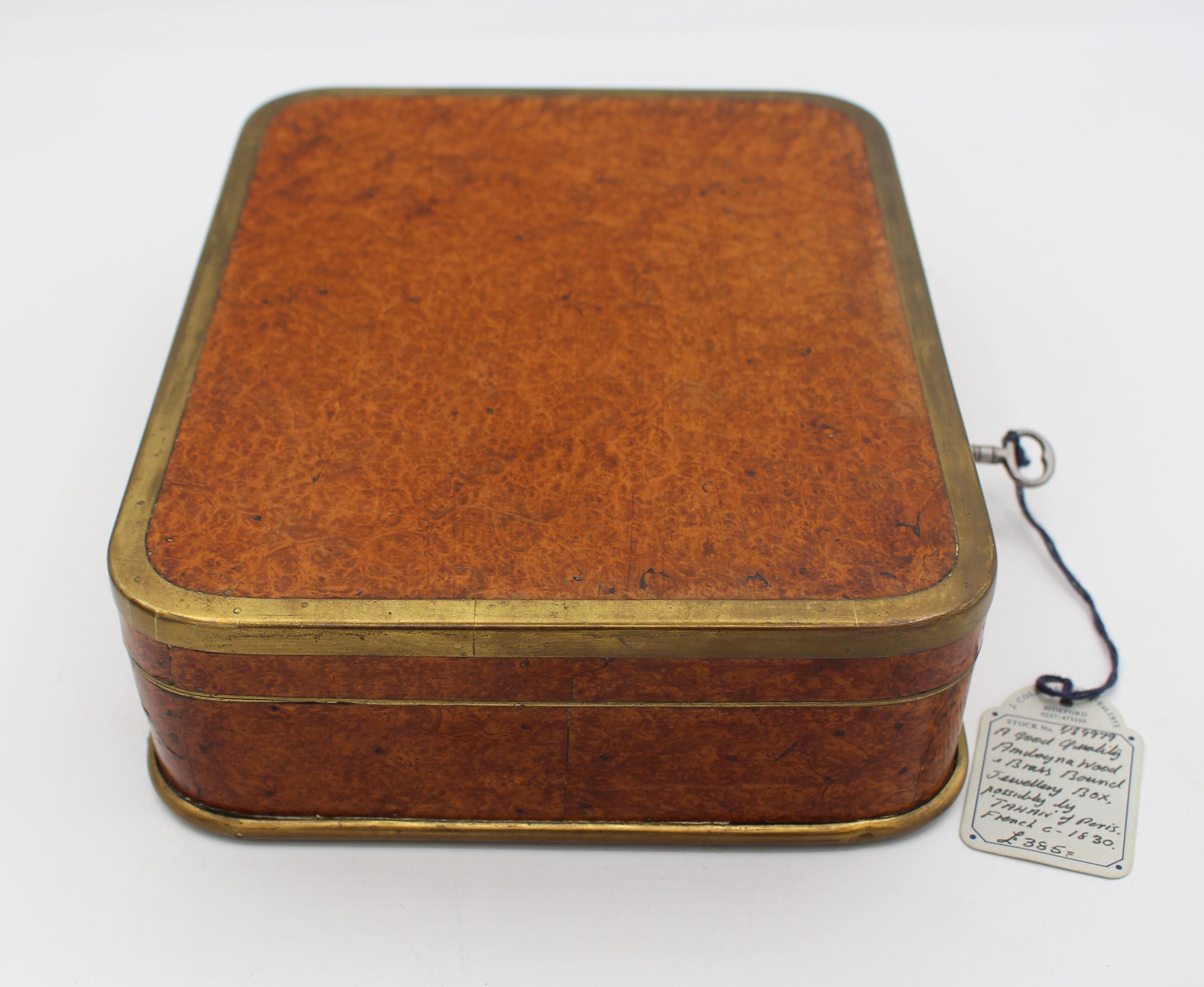 C. 1830 Joyero de Amboyna y Latón Encuadernado en Bueno estado para la venta en Chapel Hill, NC
