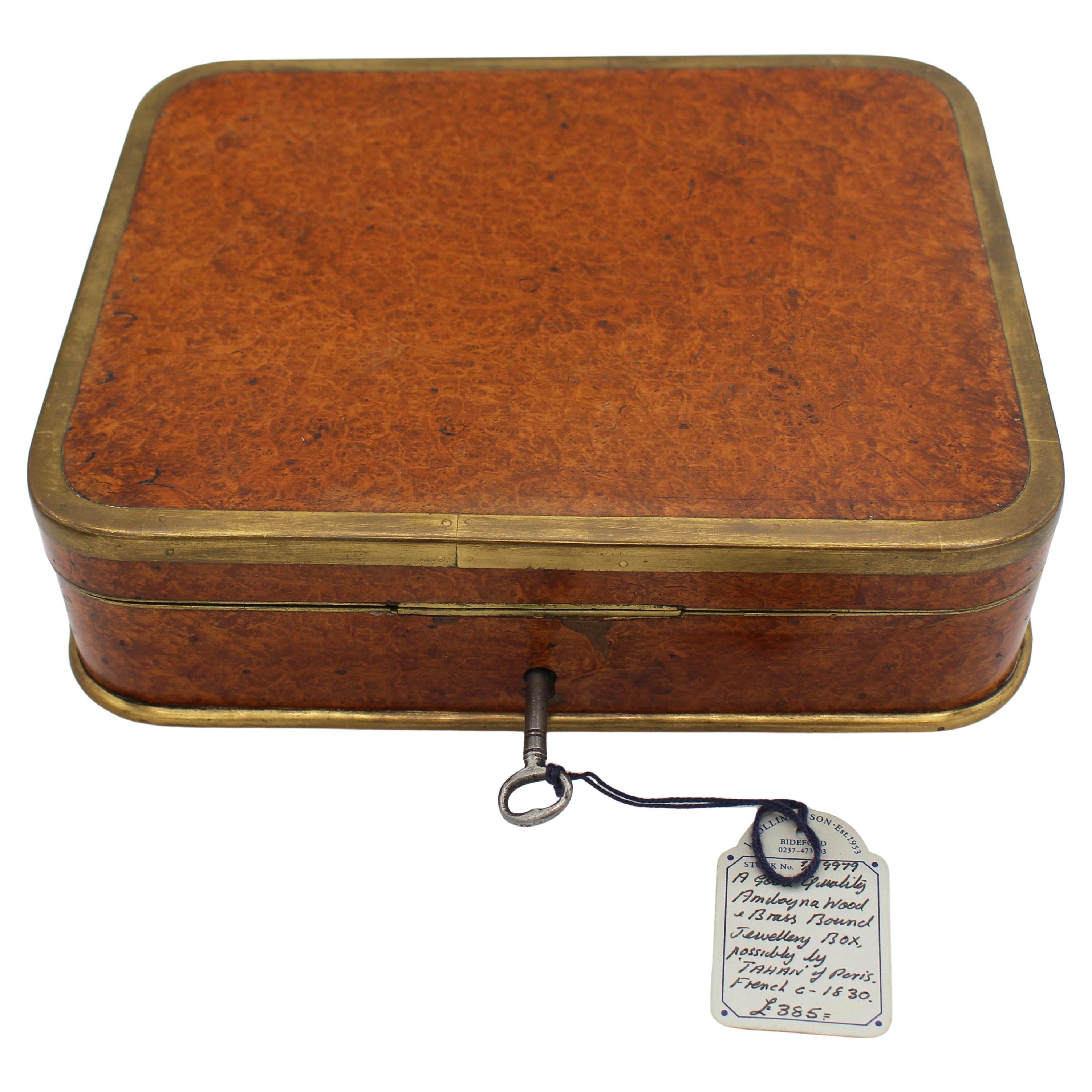 C. 1830 Joyero de Amboyna y Latón Encuadernado