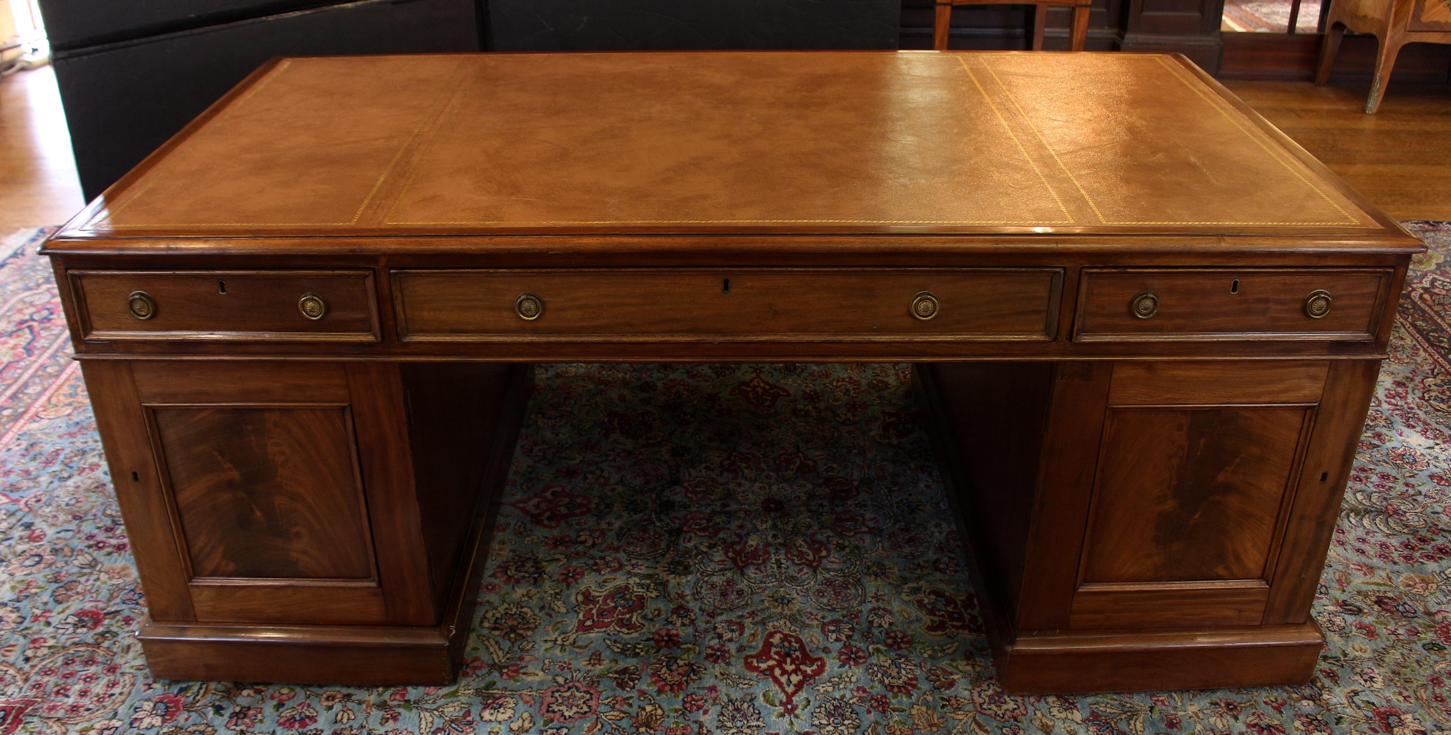 c. 1830 Late Georgian Period English Partner's Desk In Good Condition In Chapel Hill, NC