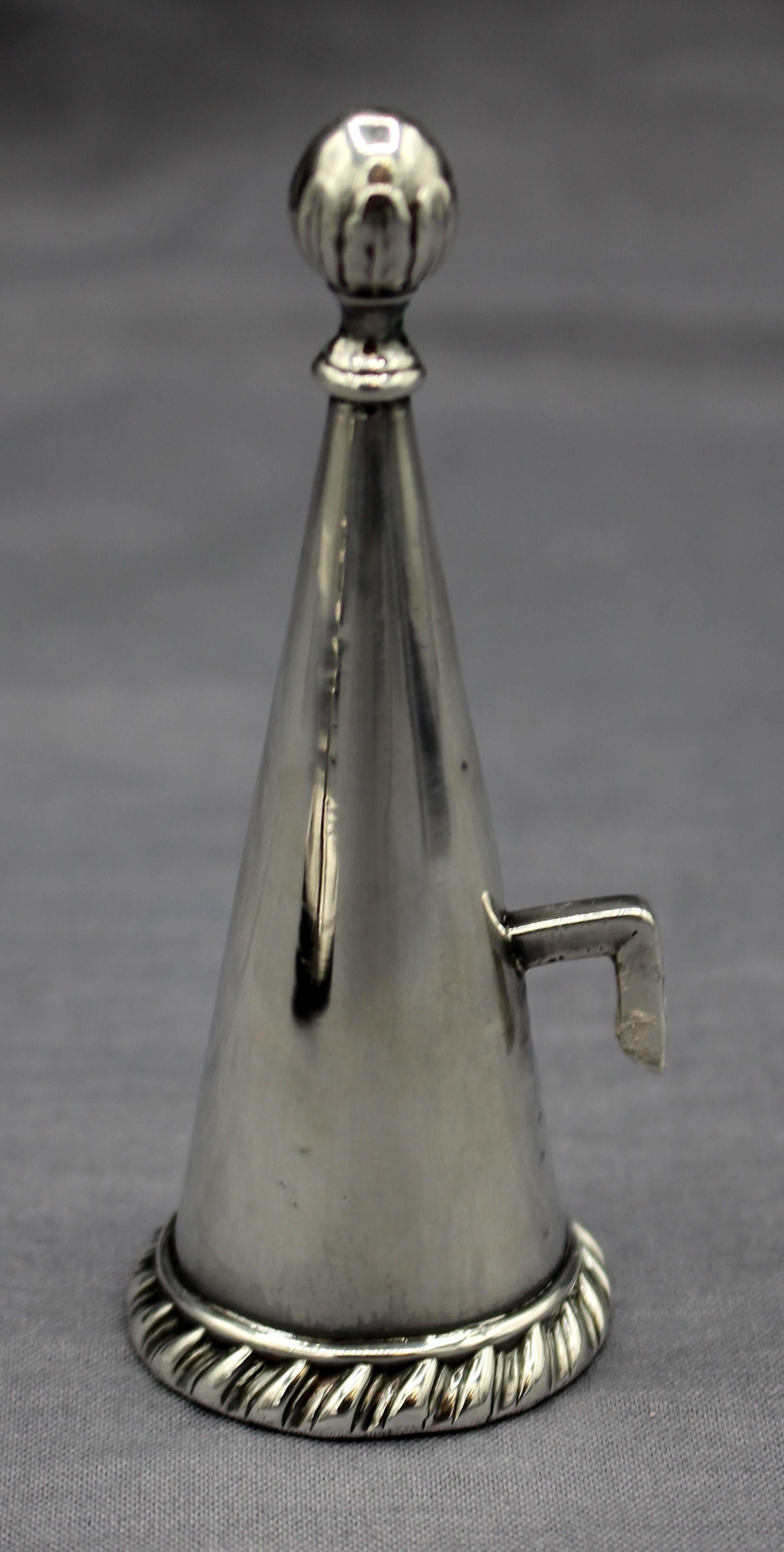 c. 1830s English Old Sheffield Plate Chamber Stick In Good Condition In Chapel Hill, NC