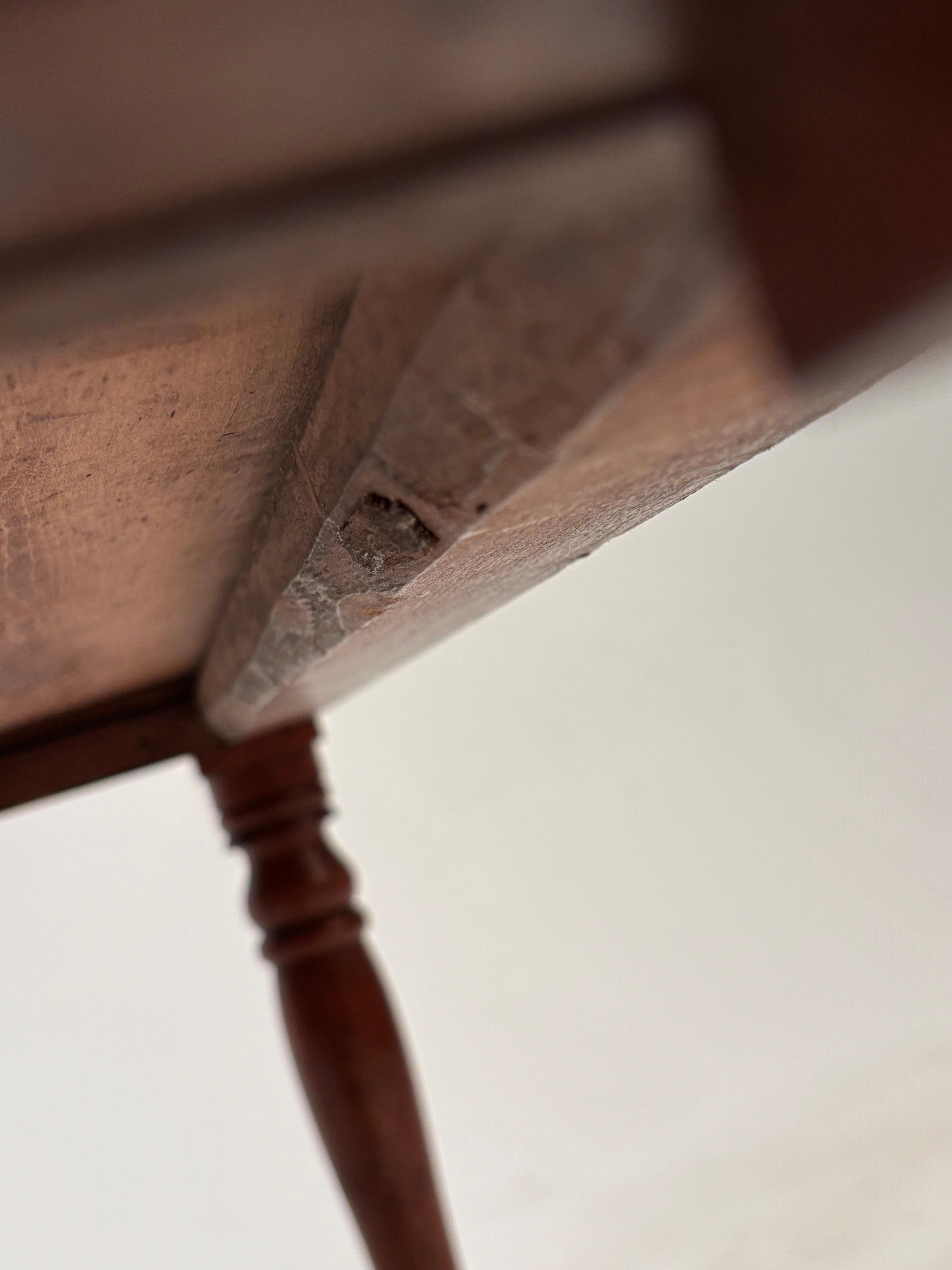 c. 1840-1850 Schreibtisch aus Südkirsche im Angebot 3