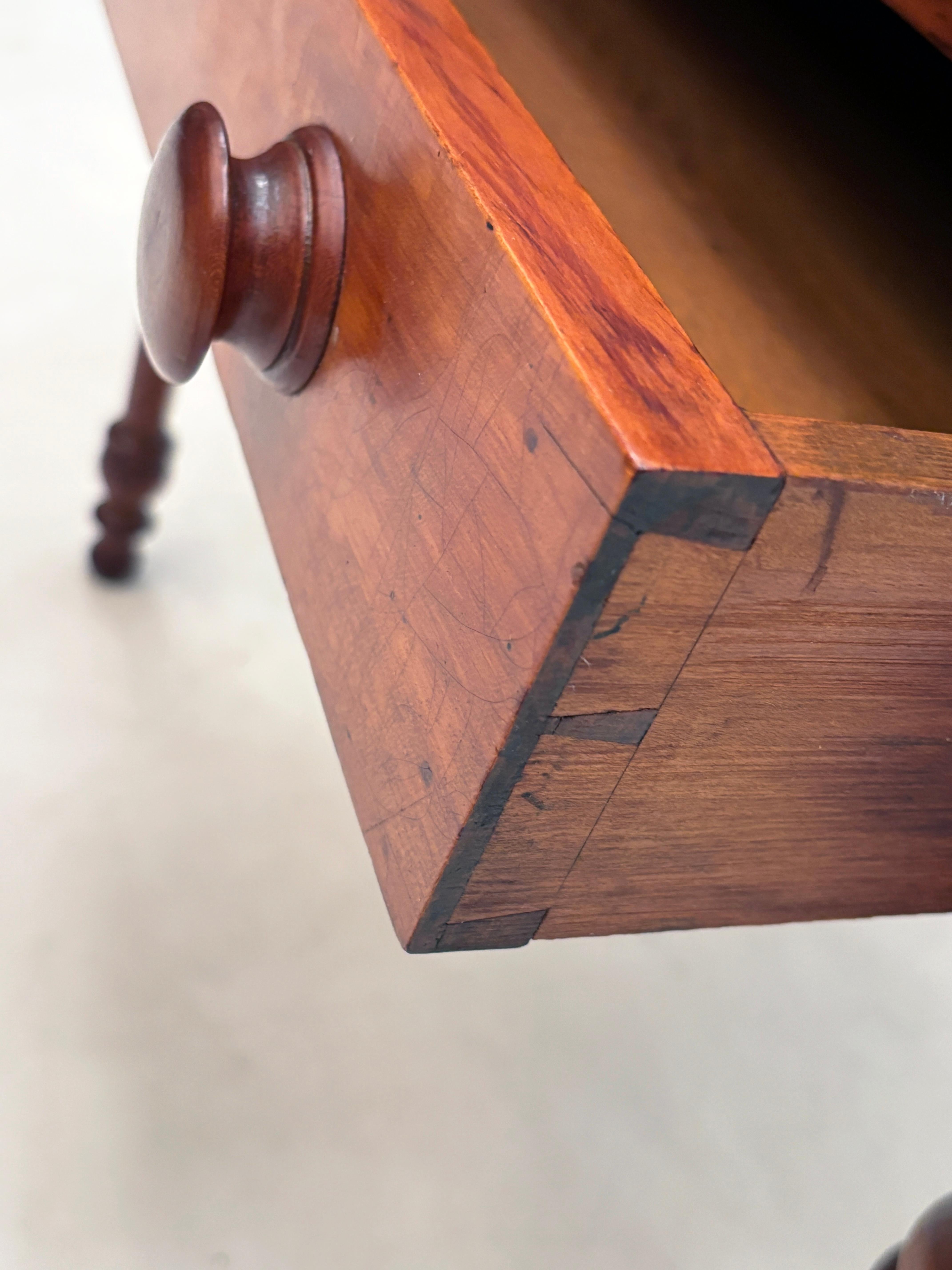 c. 1840-1850 Schreibtisch aus Südkirsche im Angebot 9