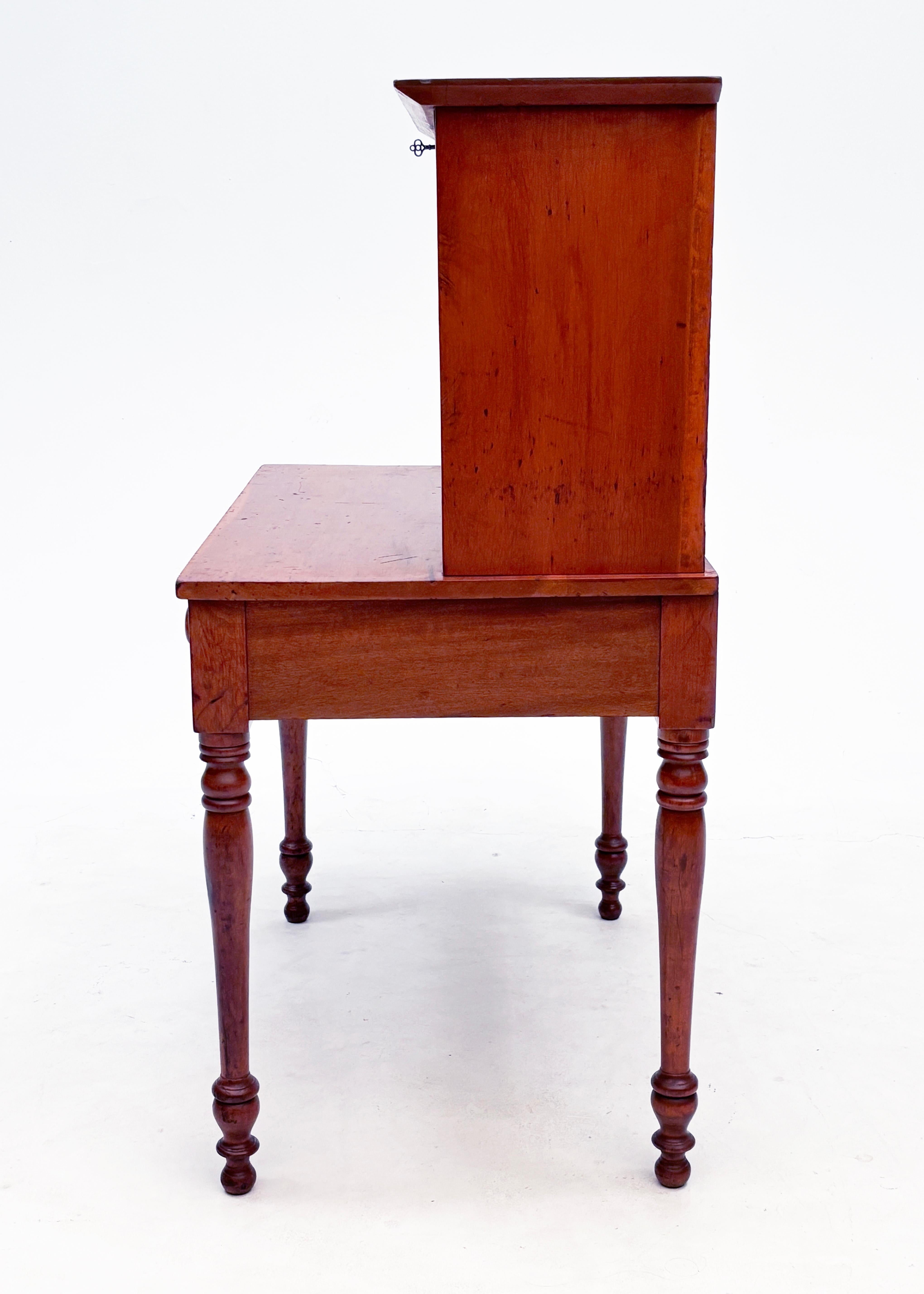 c. 1840-1850 Schreibtisch aus Südkirsche (Handgefertigt) im Angebot