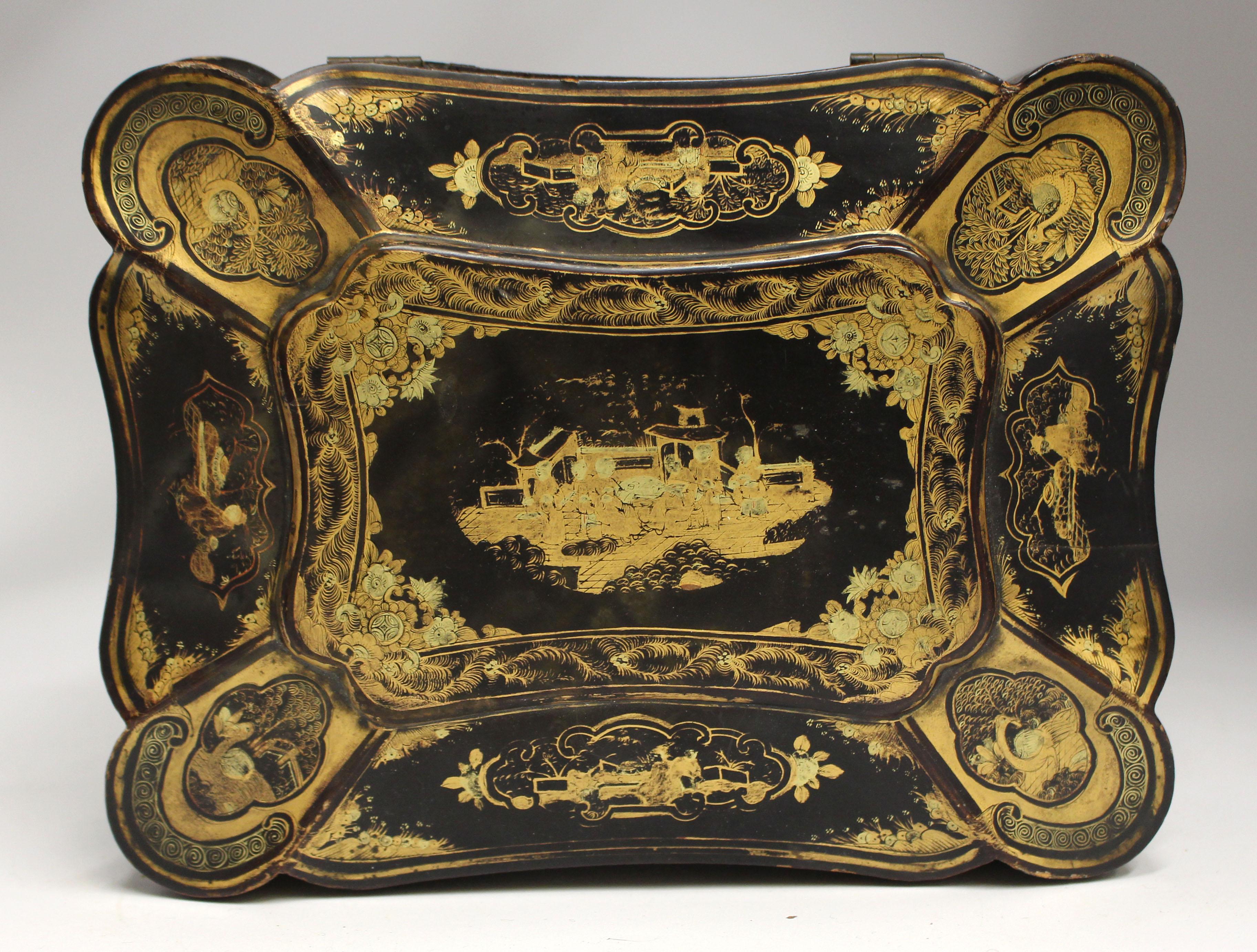 c. 1840-60 Chinese Lacquer on Wood Cartouche Shaped Box For Sale 3