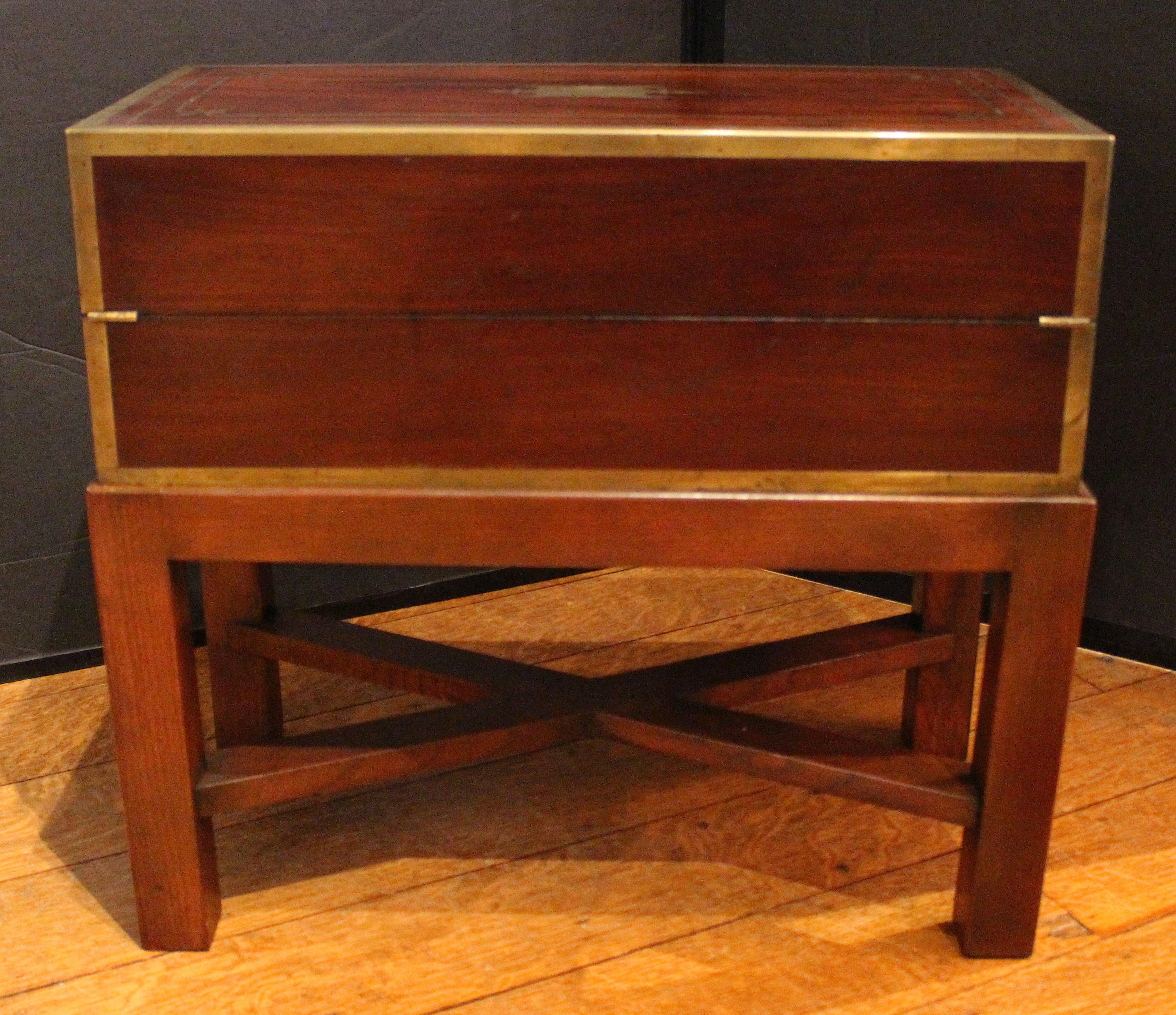 Primo vittoriano C. Scatola da scrittura inglese di grandi dimensioni del 1840 su supporto personalizzato in vendita