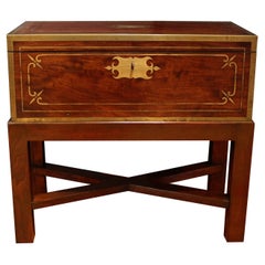 C. 1840 Grand écritoire anglais sur support personnalisé