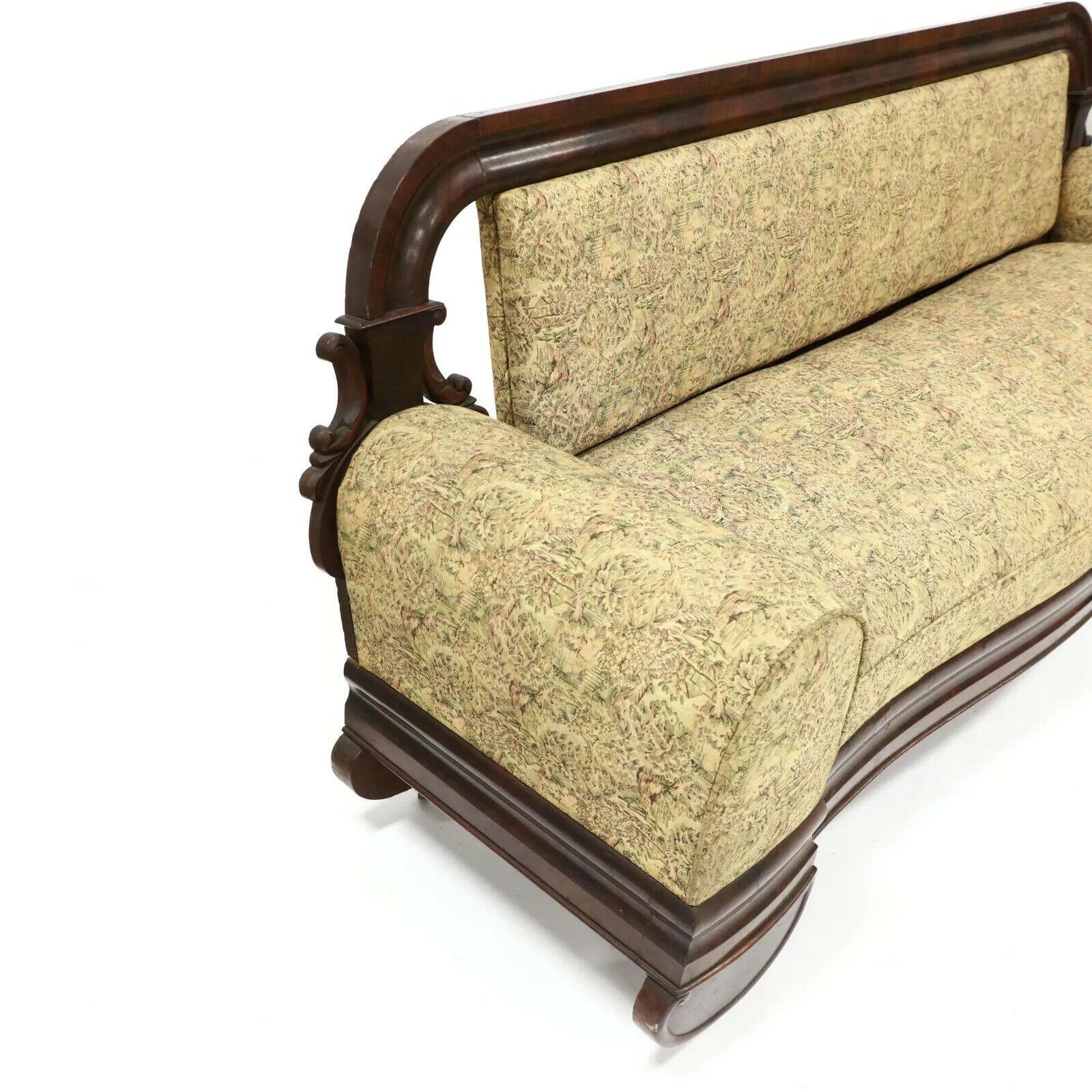 C. 1840's Antique American Classical Mahagoni, Tapestry Style Polsterung, Sofa!! (Amerikanische Klassik) im Angebot