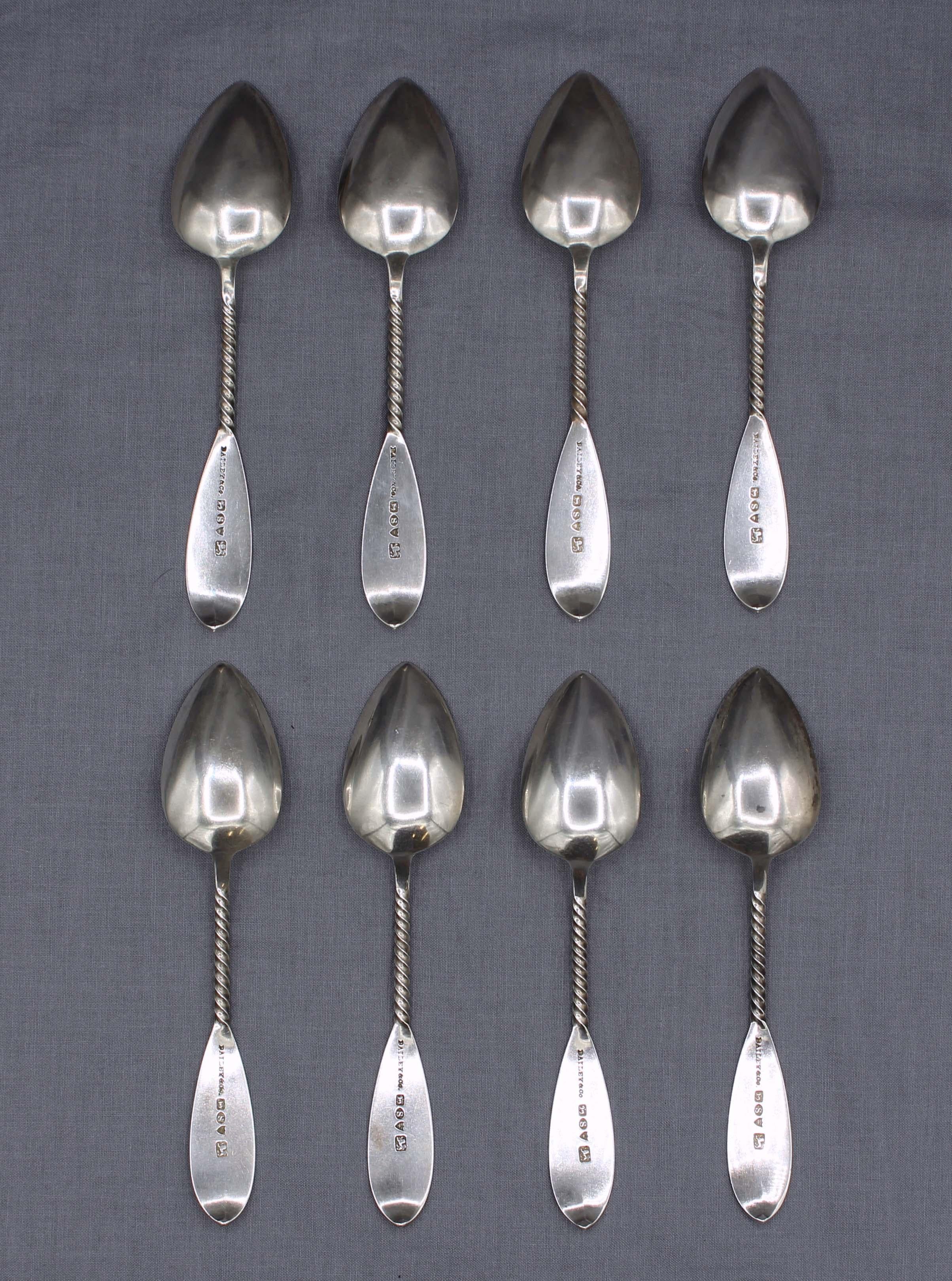Circa 1848-1865 set di 8 cucchiaini in argento sterling, Bailey & Co, Philadelphia. Un design delizioso e ricercato con manico ritorto. Taglio brillante con eleganti scudi incisi - monogramma 