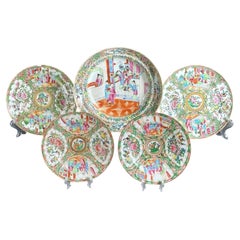 c. 1850-1890 Satz von 5 chinesischen Famille-Rose-Rosenmedaillontellern - Qing-Dynastie