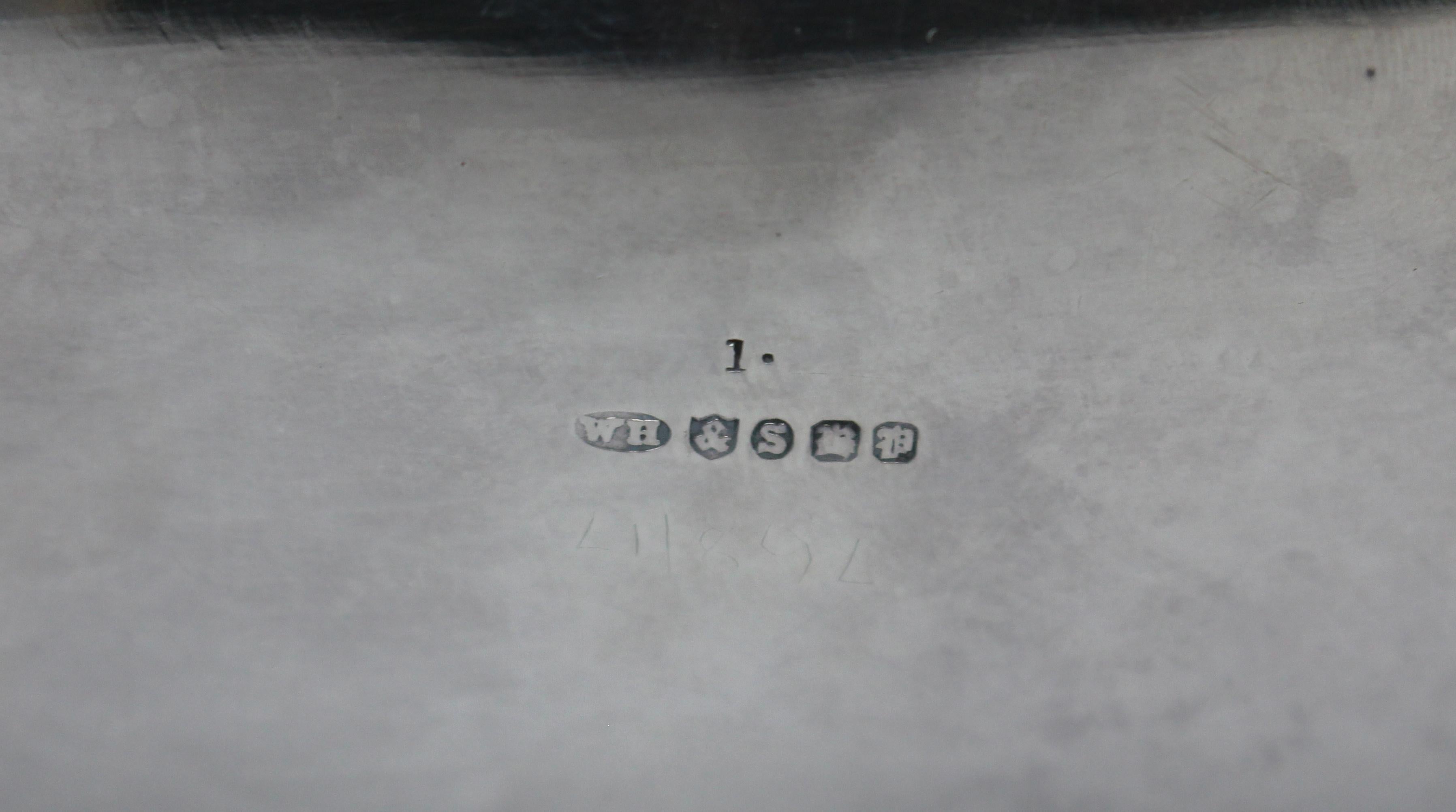 C. 1850-80 Zuppiera da colazione o da caccia girevole inglese placcata in argento a repousse in vendita 7