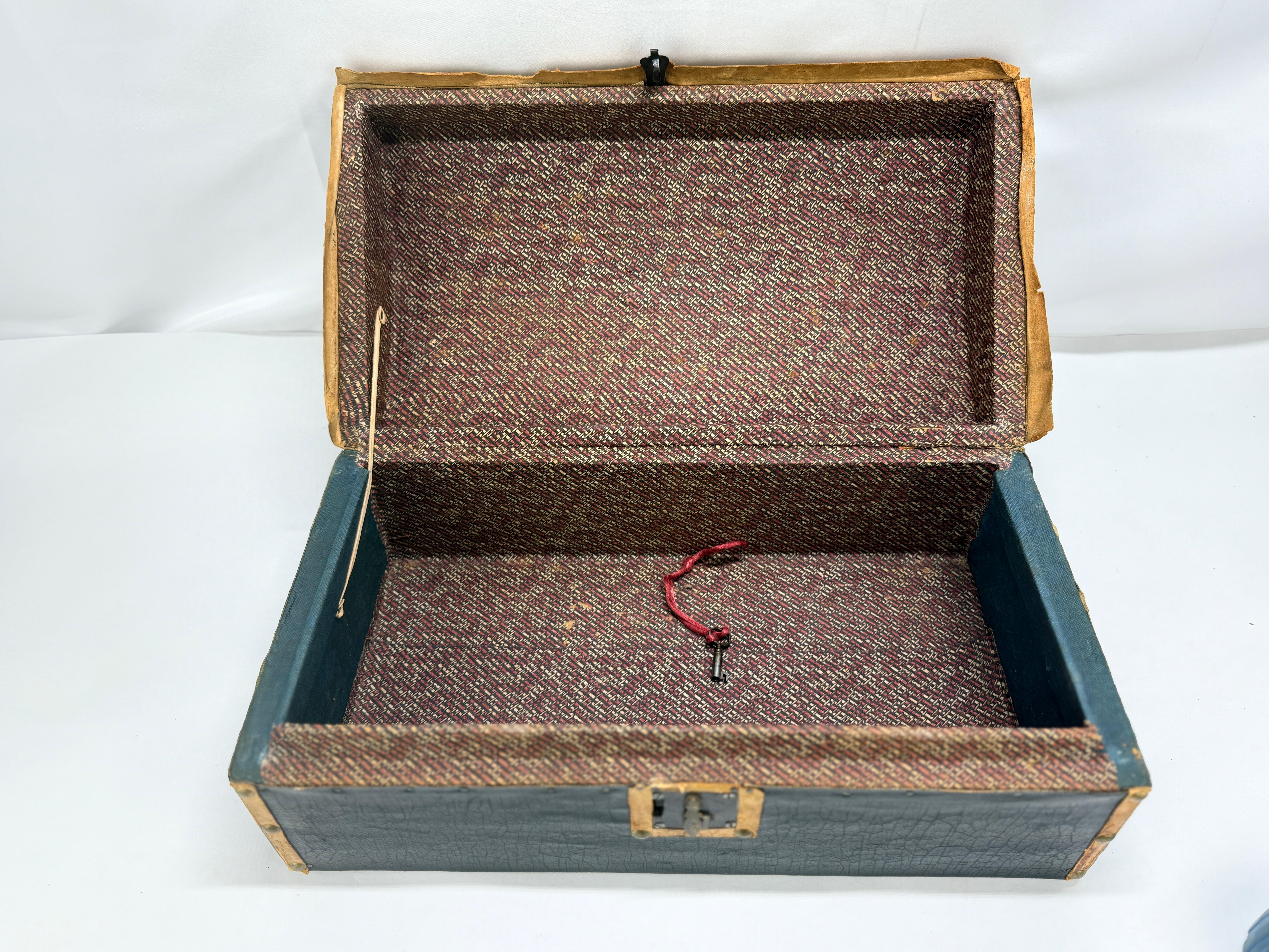 Mitte des 19. Jahrhunderts American Domed Leder Dokument oder Valise Box, Monogram 