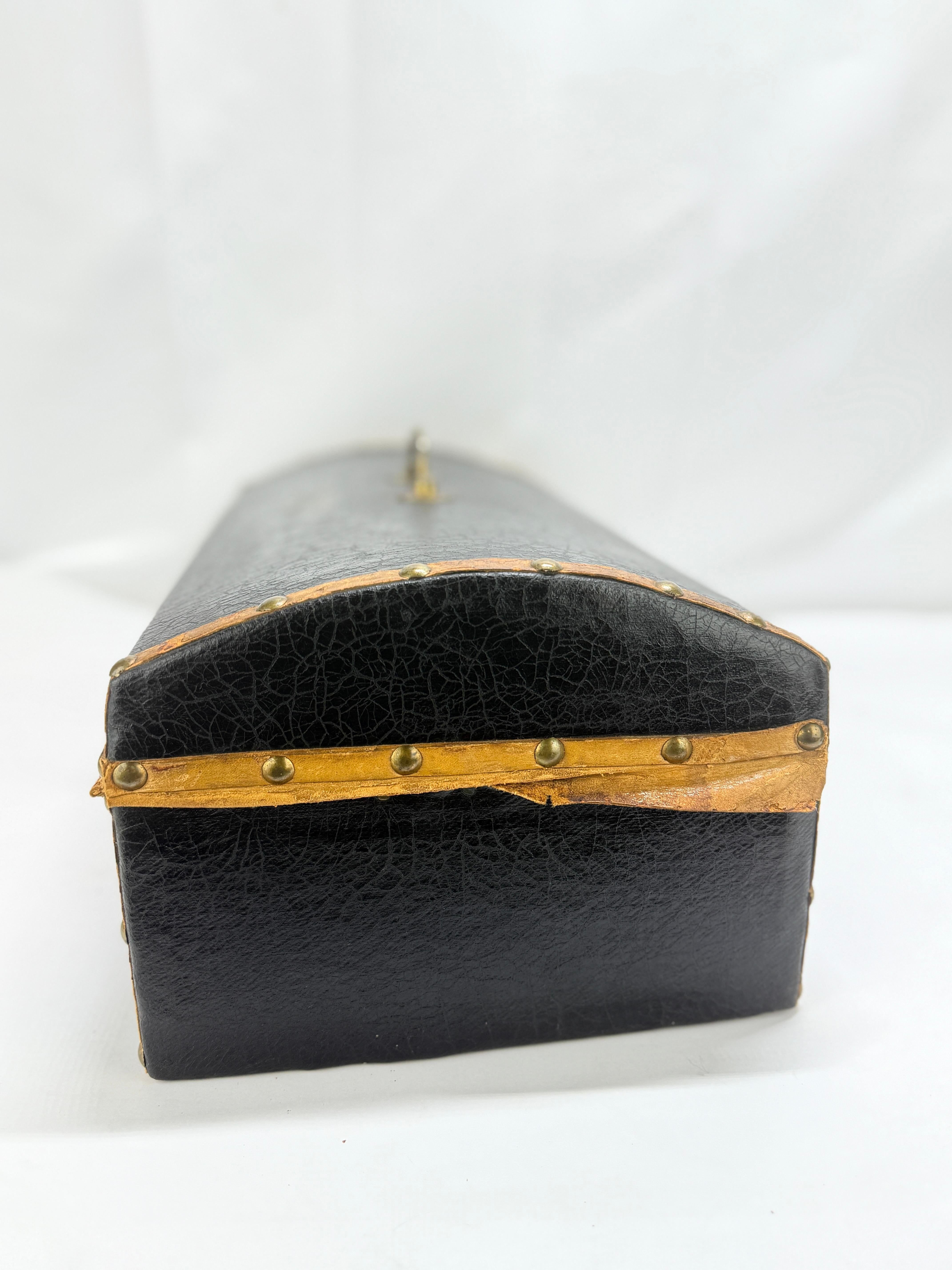 C. 1850 American Leather Document oder Valise Box, - Worcester County im Angebot 2