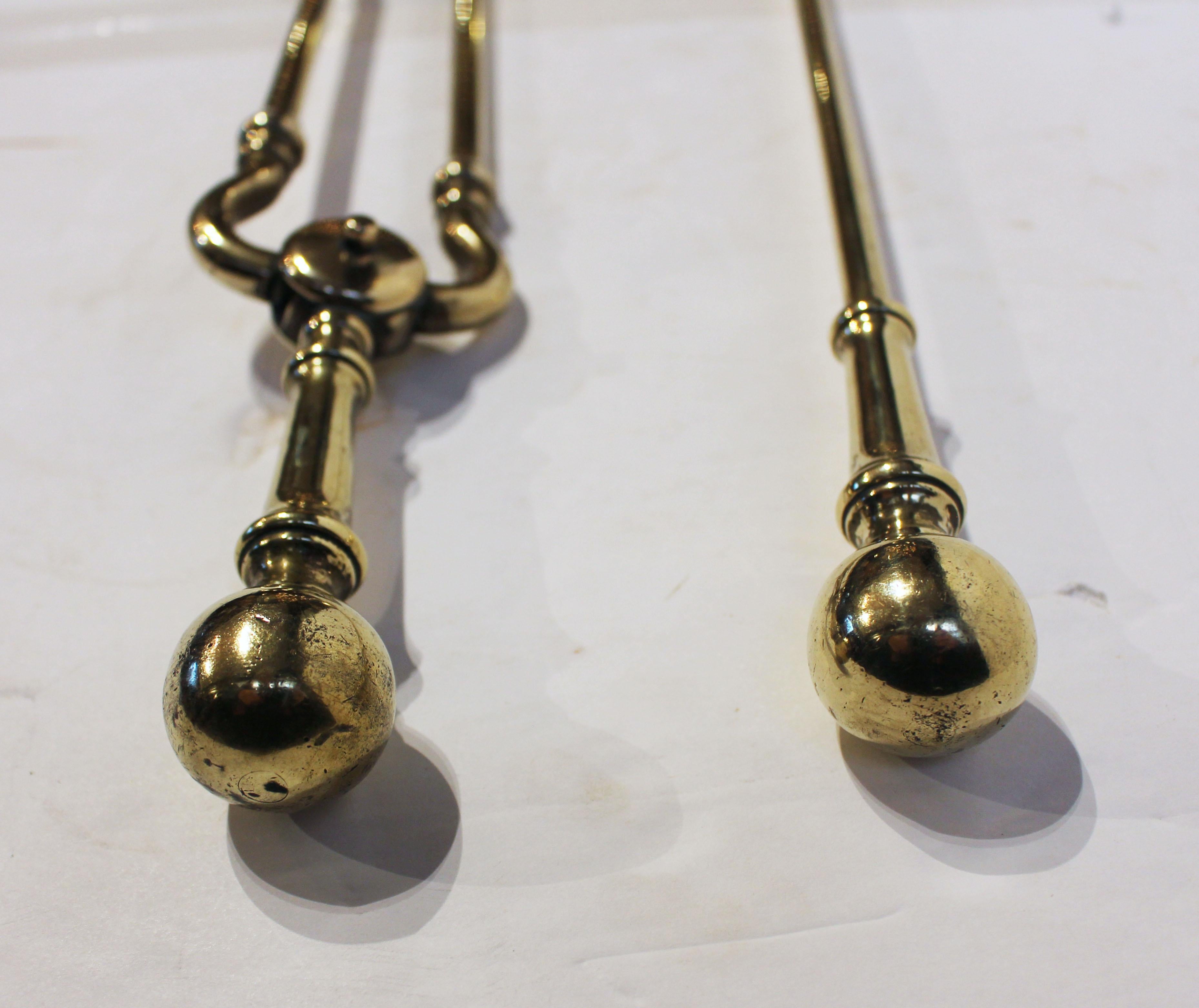 Inglese C. 1860-80 Strumenti da fuoco a sfera in ottone inglese in vendita