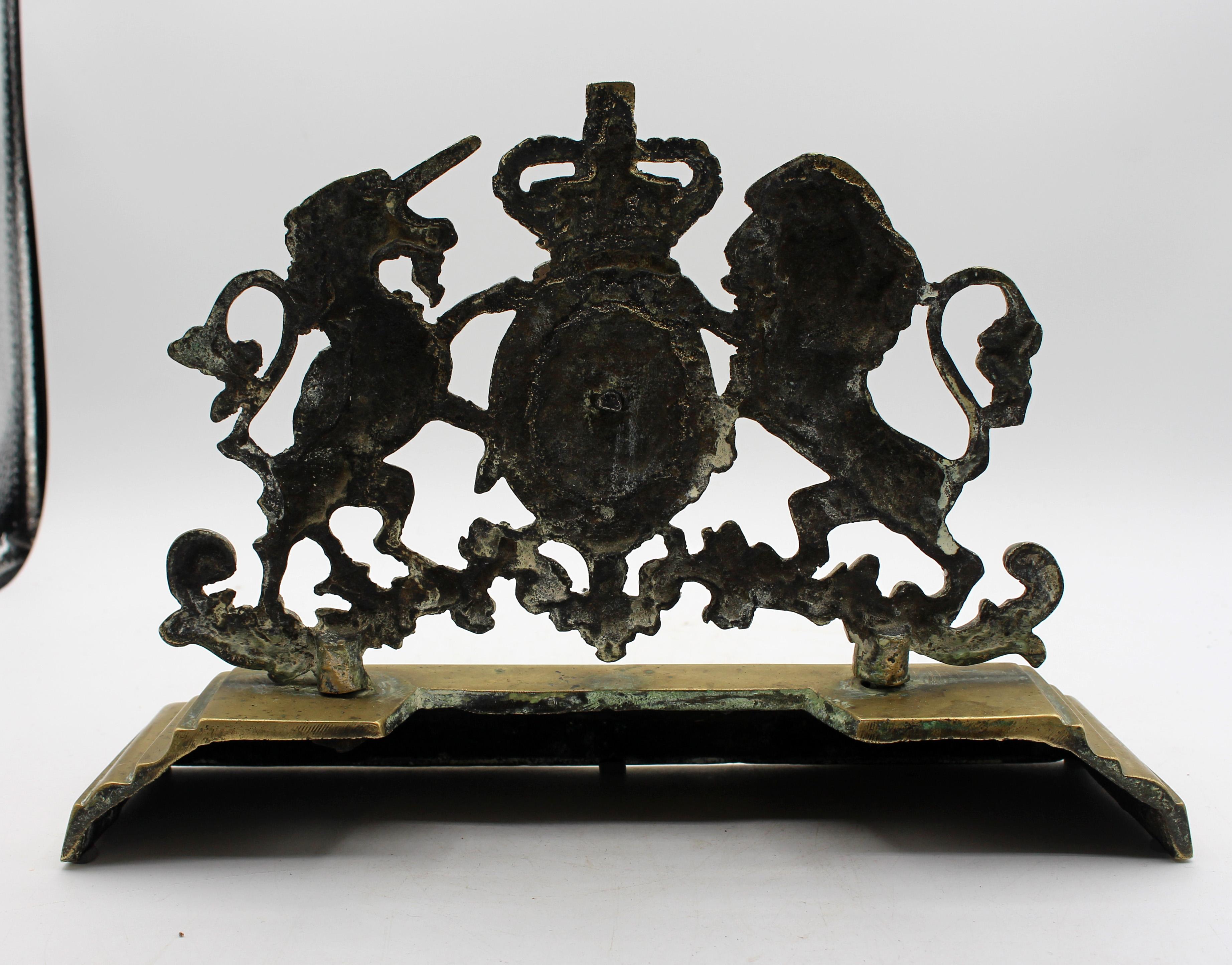 Circa 1860-80 cast brass Royal Crest doorstop, English. A rarity - for use in a shop with a Royal Appointment. Fine casting - particularly of the rampant lion & unicorn. Stepped plinth base. Also great as a decorative accessory.
12.25