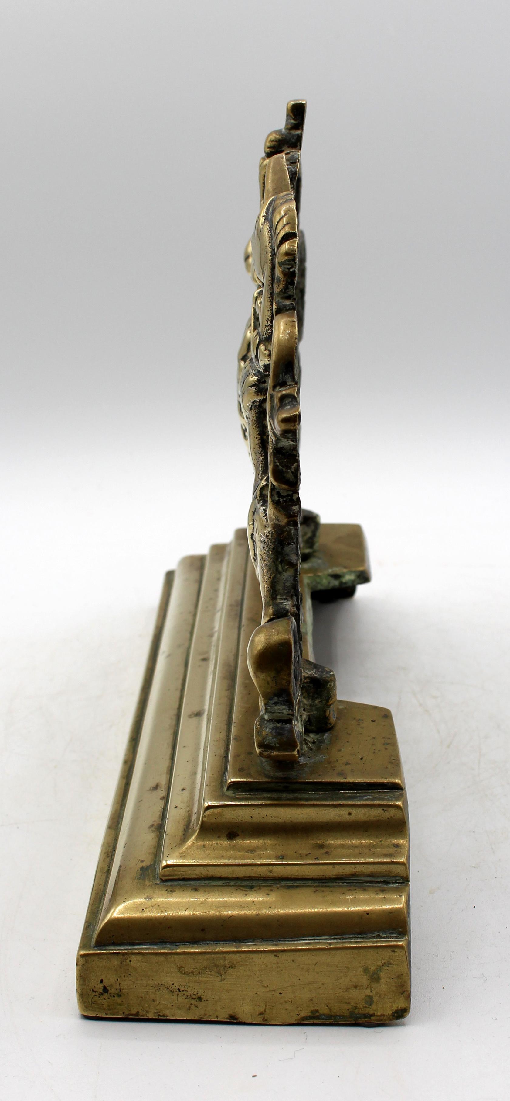 Inglese C. 1860-80 English Cast Brass Royal Crest Doorstop in vendita