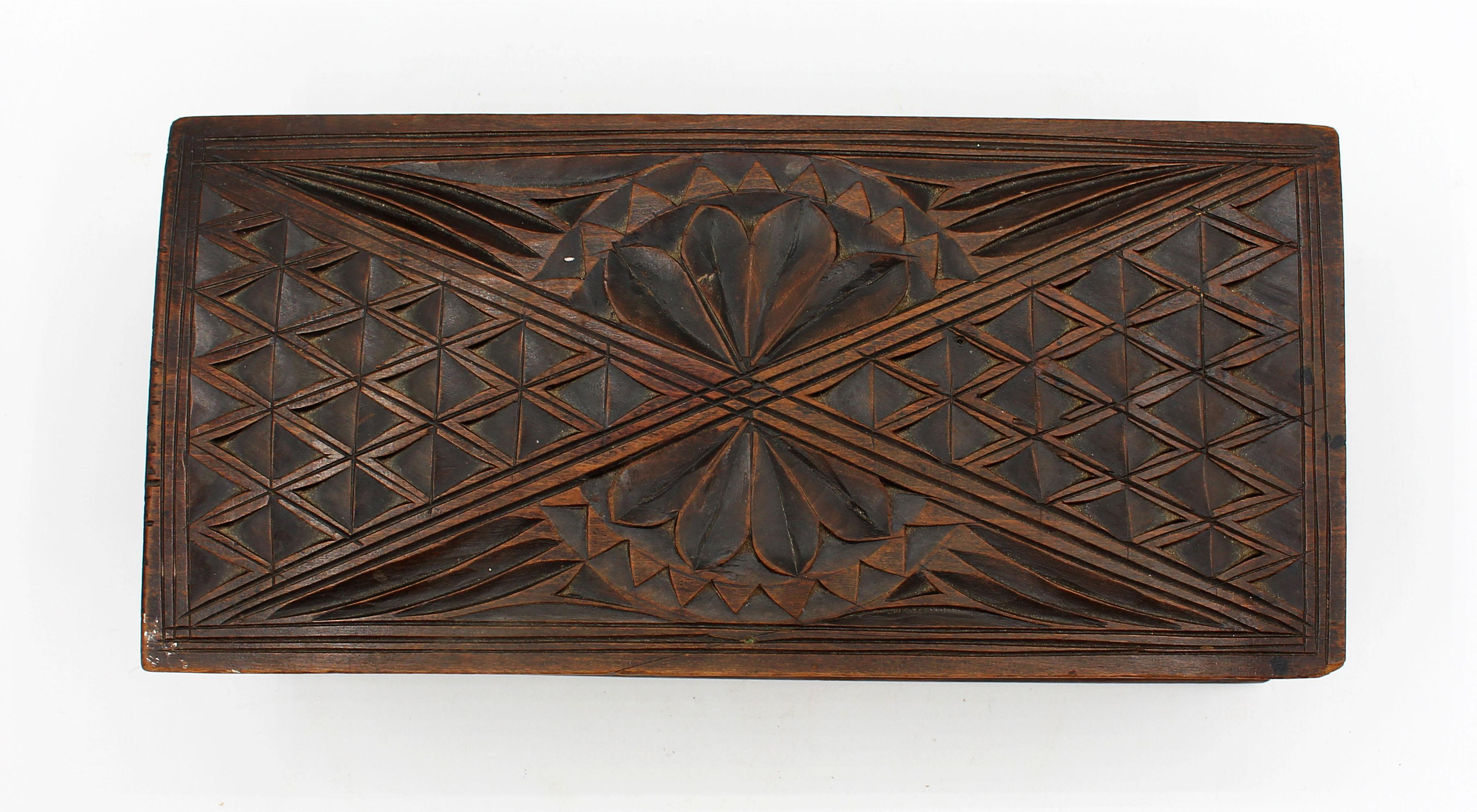 c. 1860-80 Gothic Revival Carved Box In Good Condition In Chapel Hill, NC