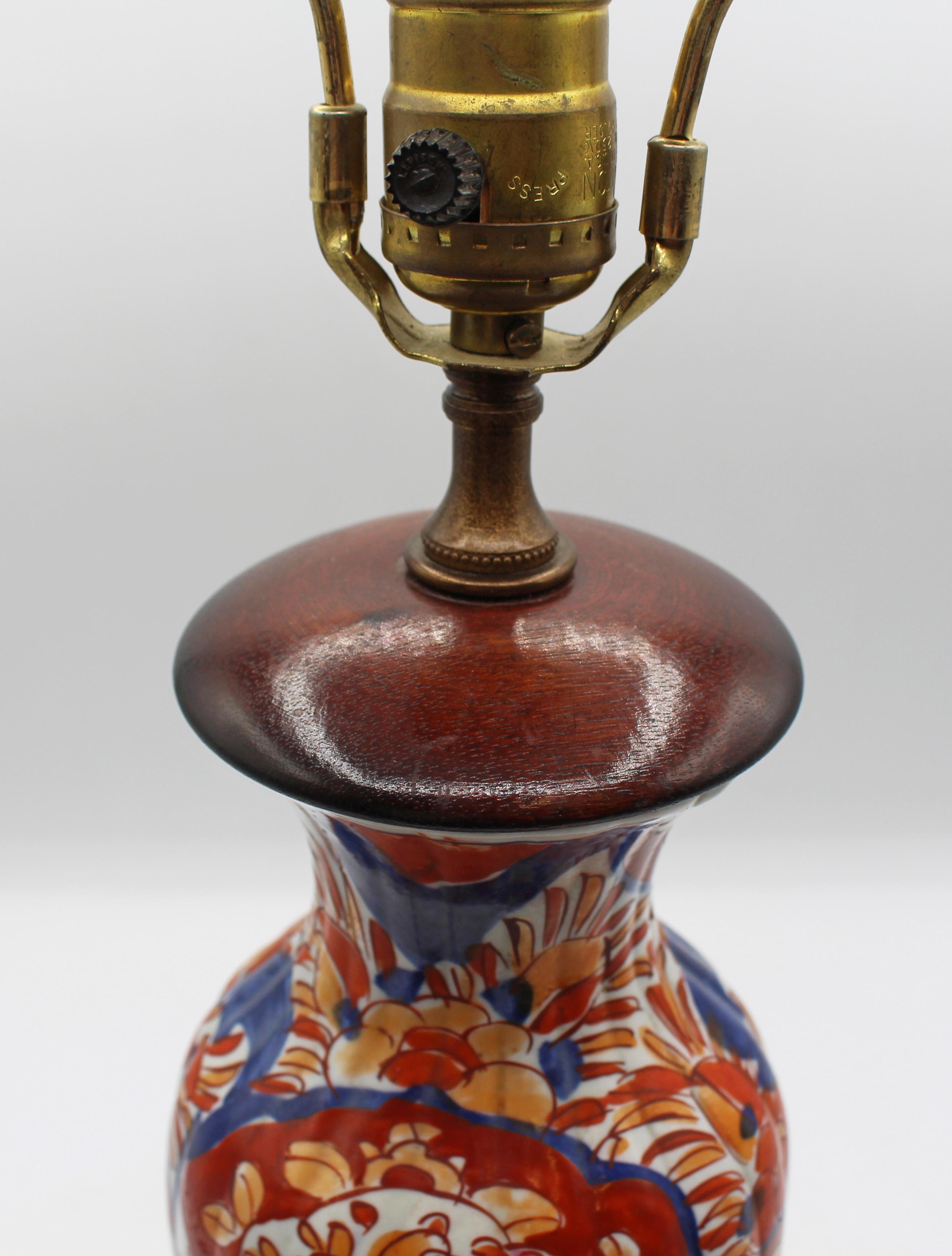 C. 1860-80 Pair of Japanese Imari Vases Mounted as Lamps In Good Condition For Sale In Chapel Hill, NC