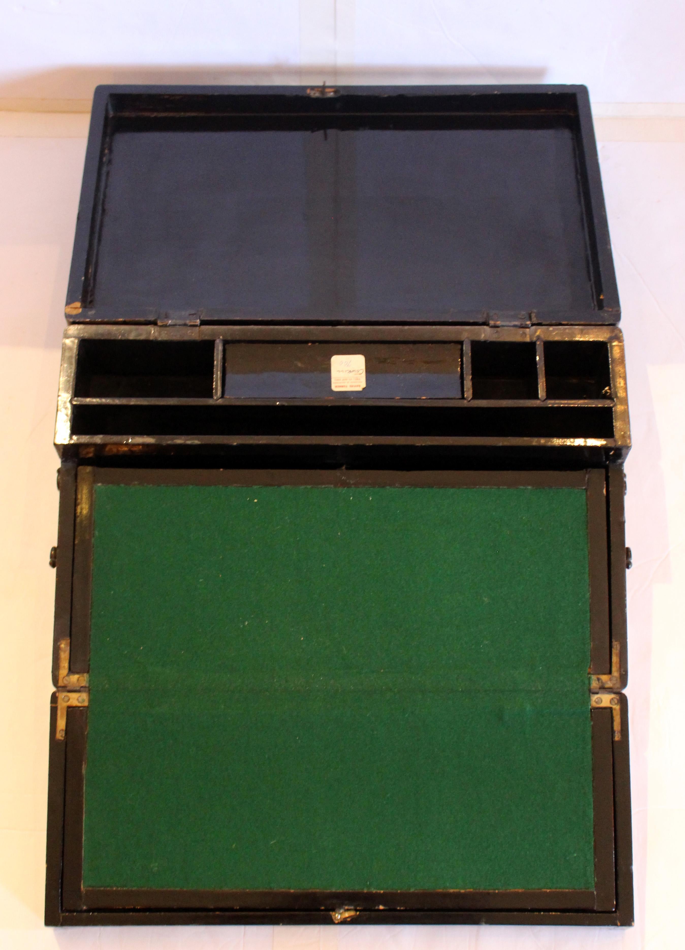 c. 1860 Chinesischer Lack auf Wood Writing Slope im Angebot 1