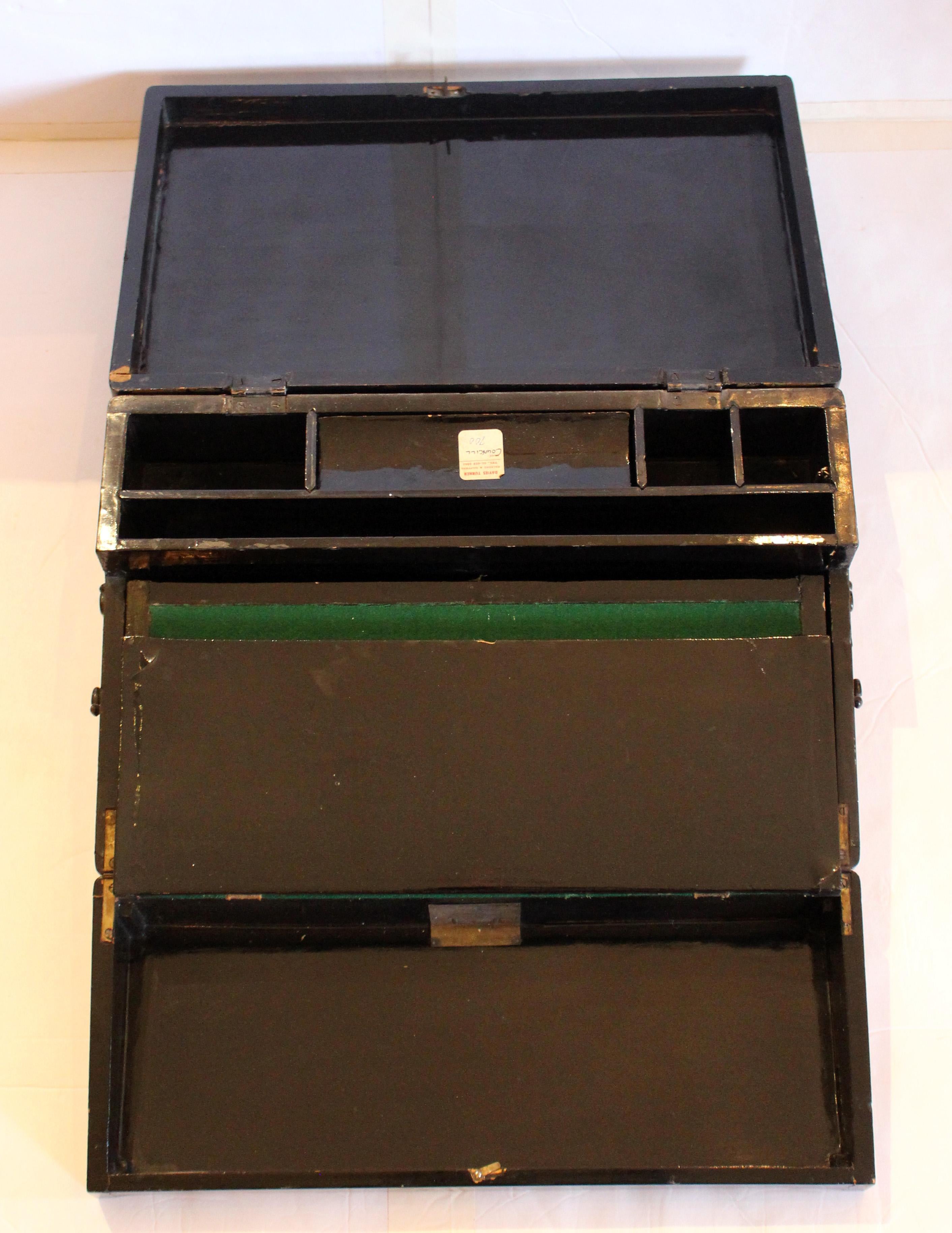 c. 1860 Chinesischer Lack auf Wood Writing Slope im Angebot 3