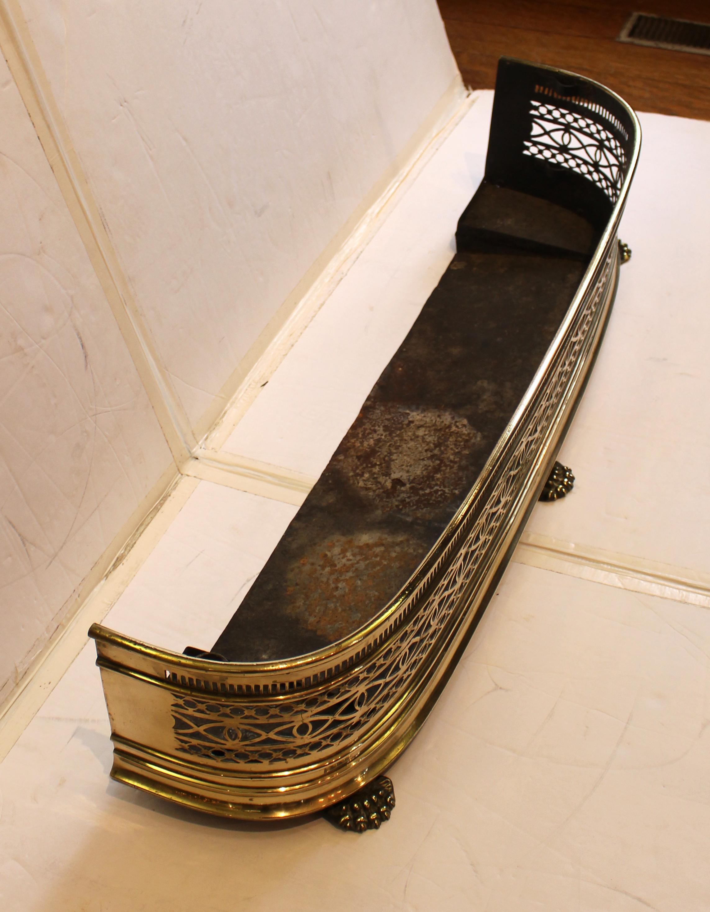 c. 1860 English Brass Fire Fender With Integral Tool Holders In Good Condition In Chapel Hill, NC