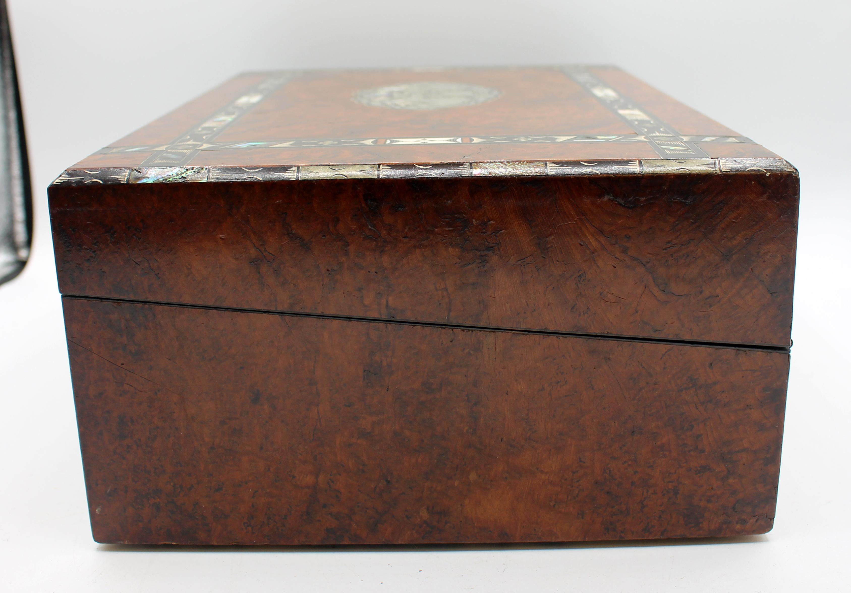 C. 1860 English Inlaid Burl Wood Lap Desk Writing Box Incrustación en venta
