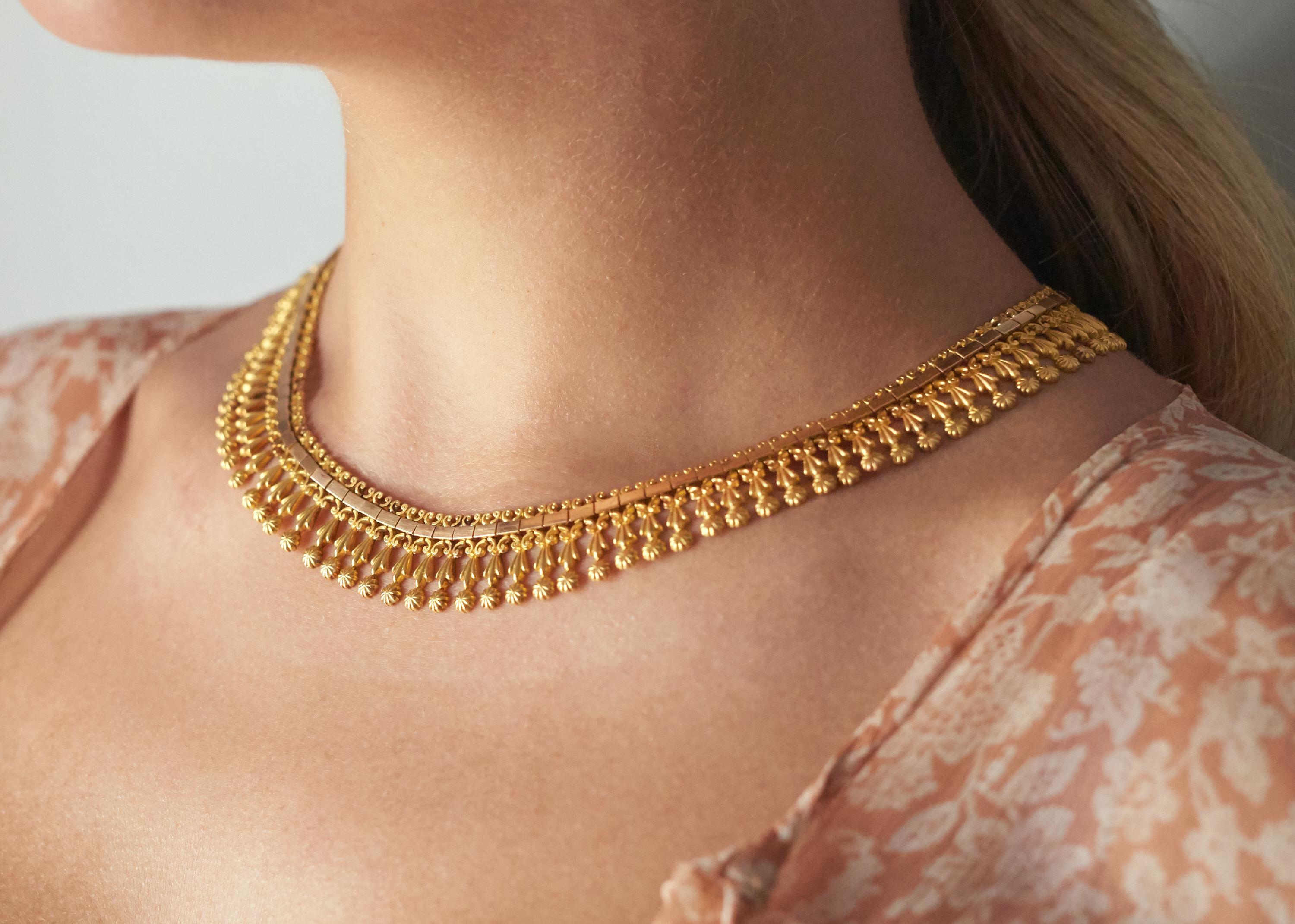 French Yellow and Rose Gold Fringe Necklace, circa 1870 In Excellent Condition In New York, NY