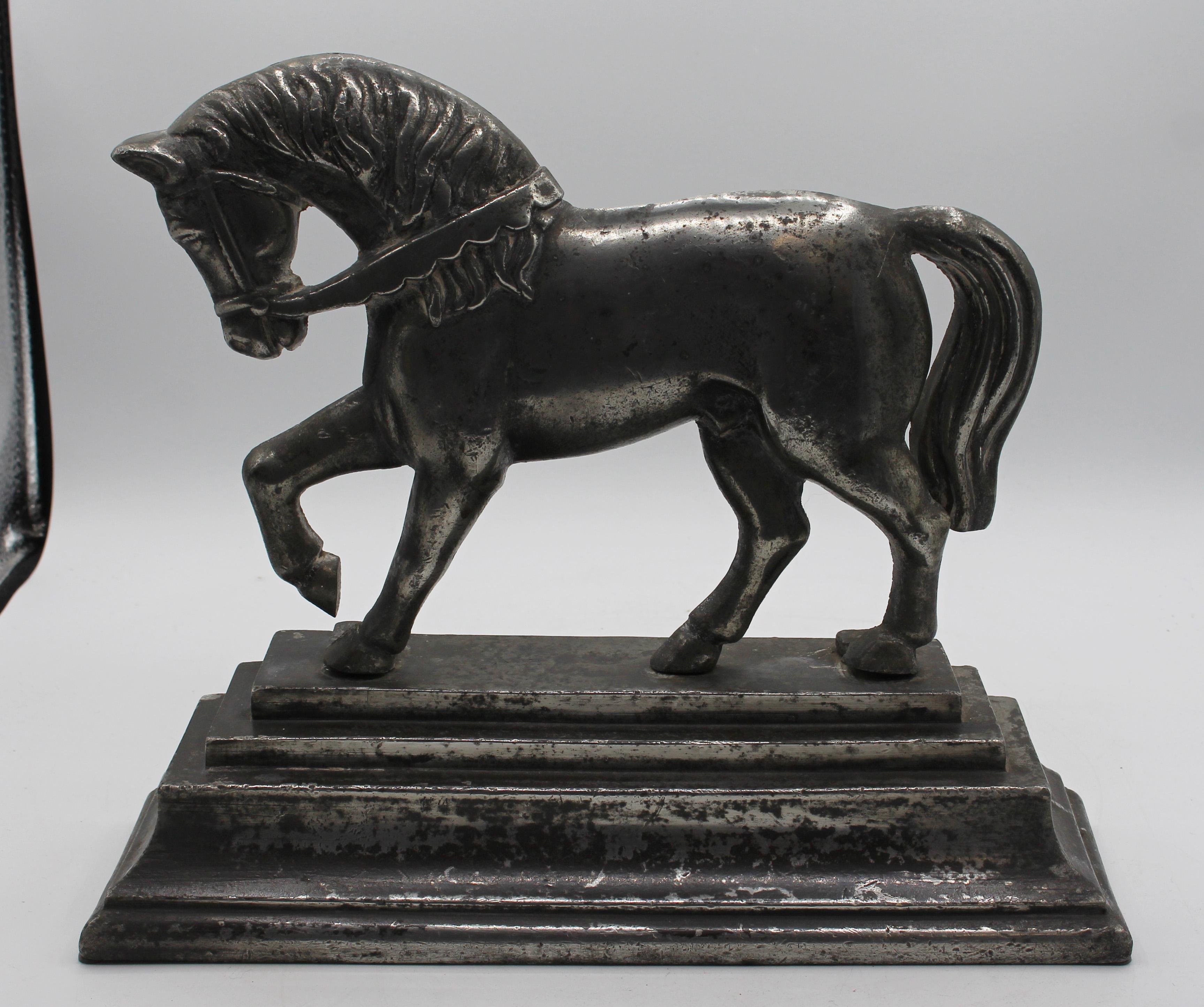 C. 1870 Pair of English Polished Steel Horse Doorstops In condizioni buone in vendita a Chapel Hill, NC