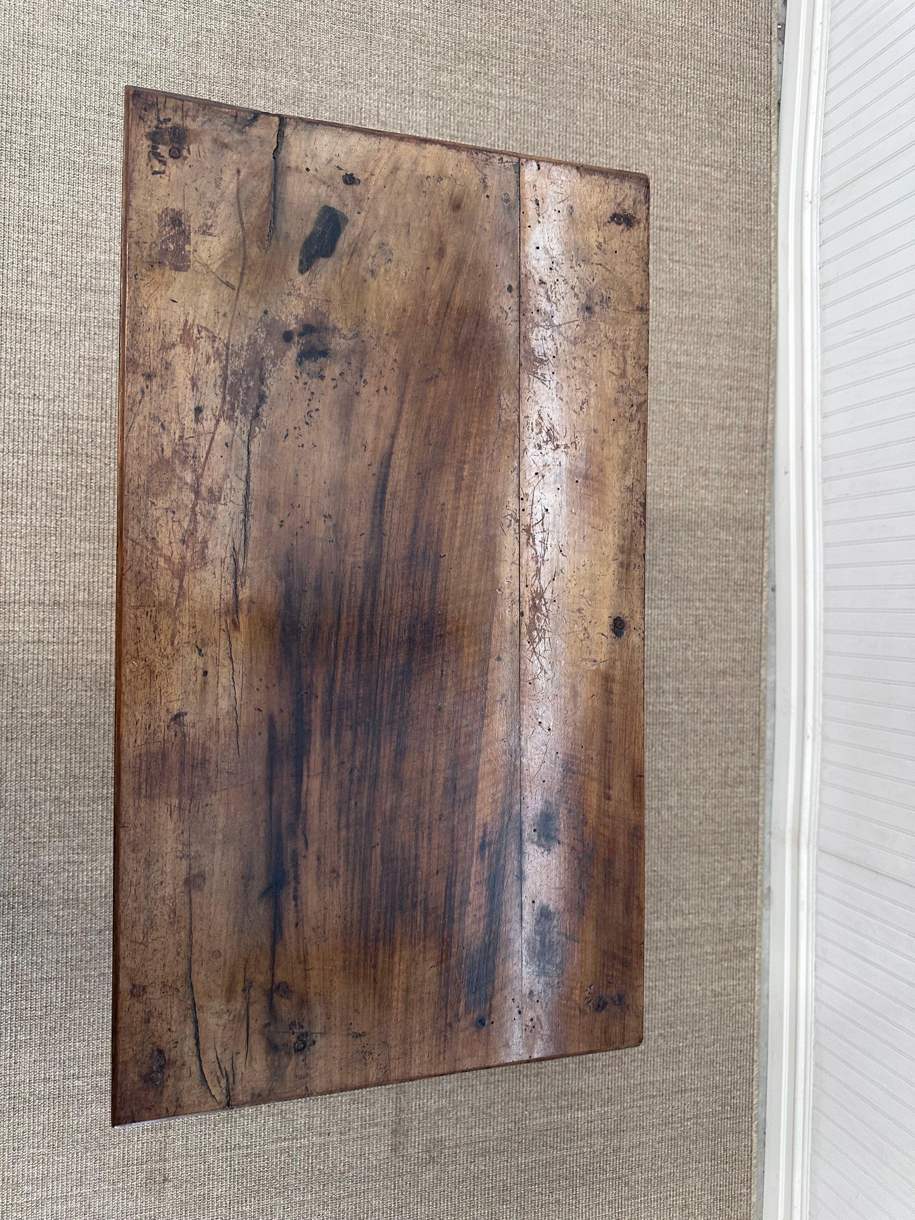 C. Arcón de madera de nogal de 1870 Antique French Directoire Nogal en venta