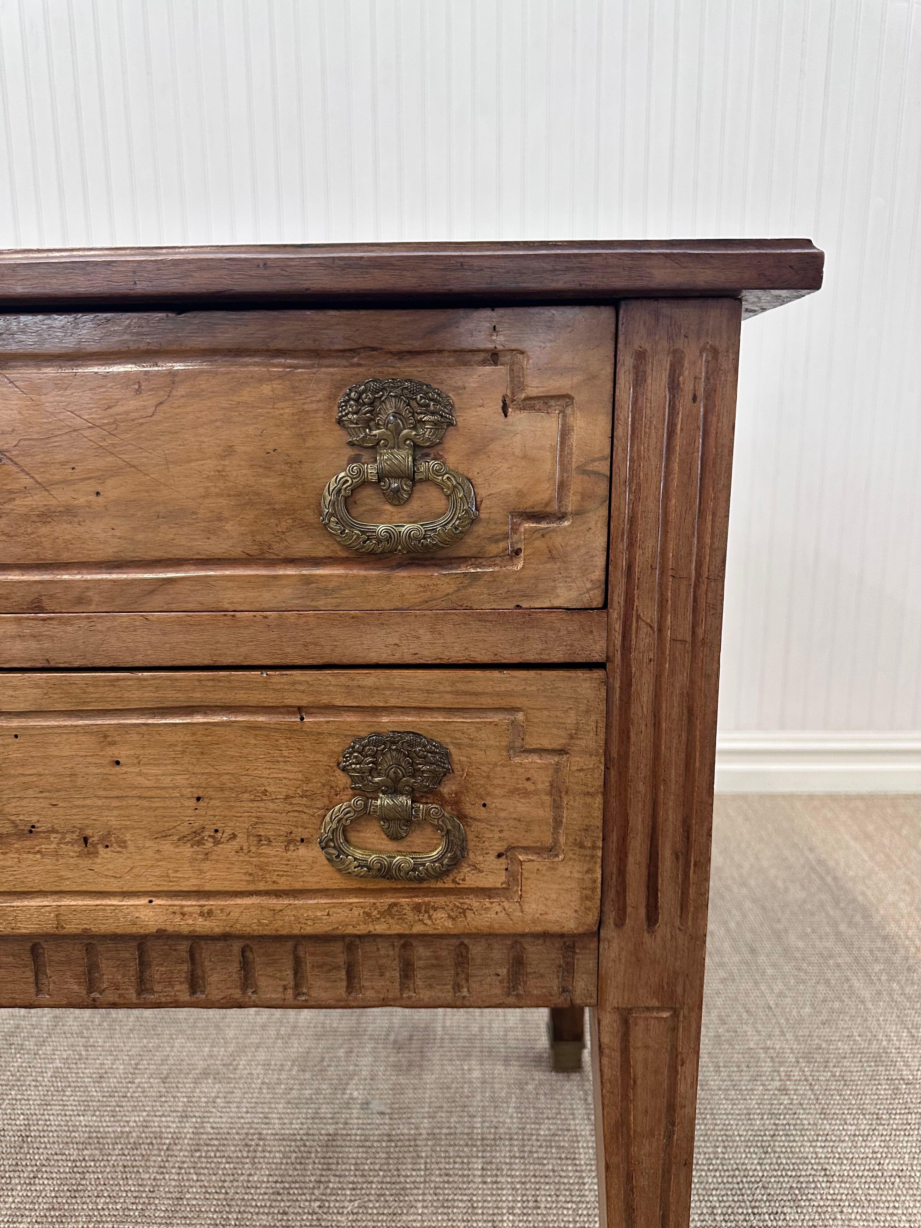 C. Arcón de madera de nogal de 1870 Antique French Directoire en venta 2