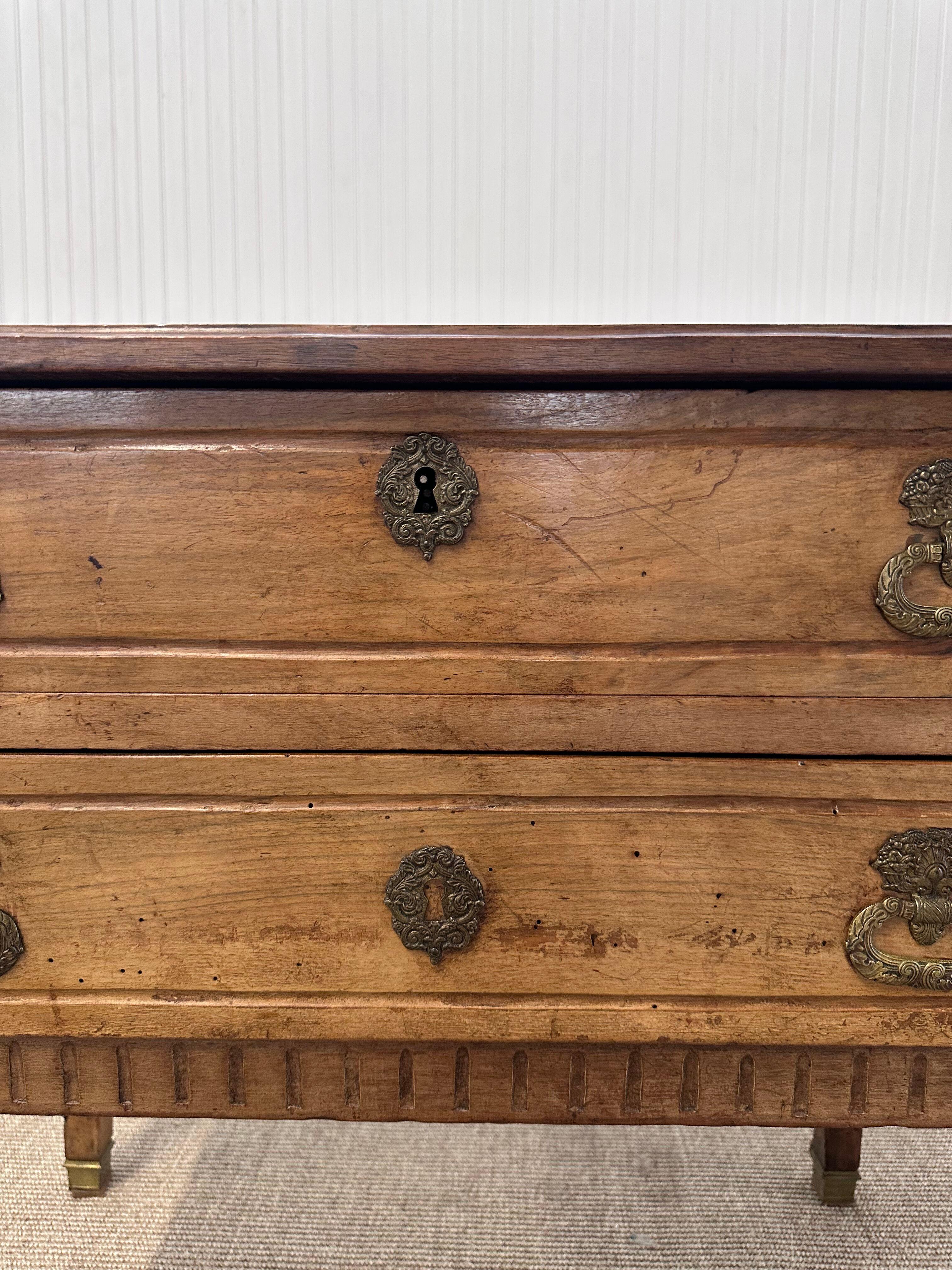 C. Arcón de madera de nogal de 1870 Antique French Directoire en venta 3
