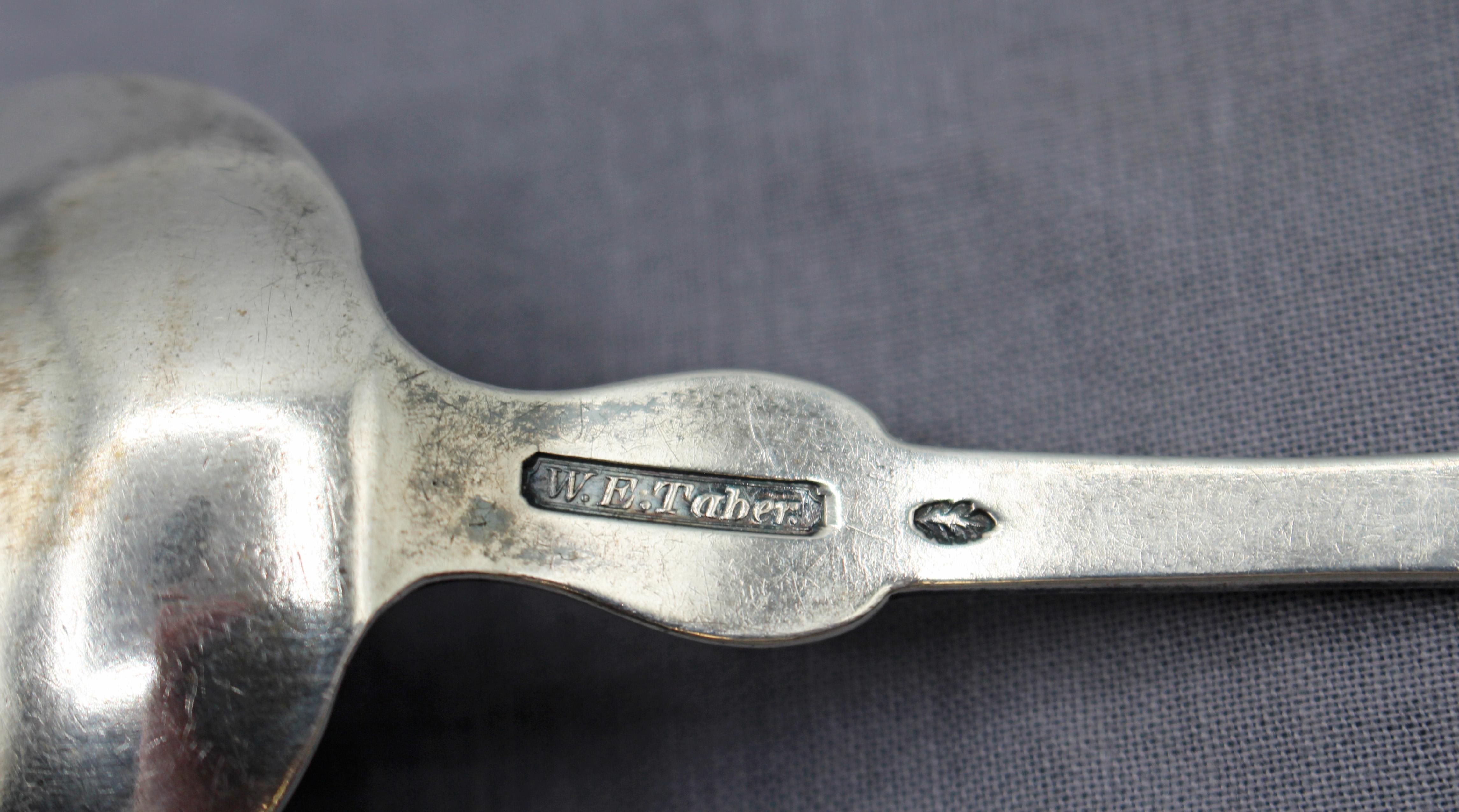 XIXe siècle C. 1873-75 Ensemble de six cuillères à soupe en argent monnayé par W E Taber, Providence, RI en vente