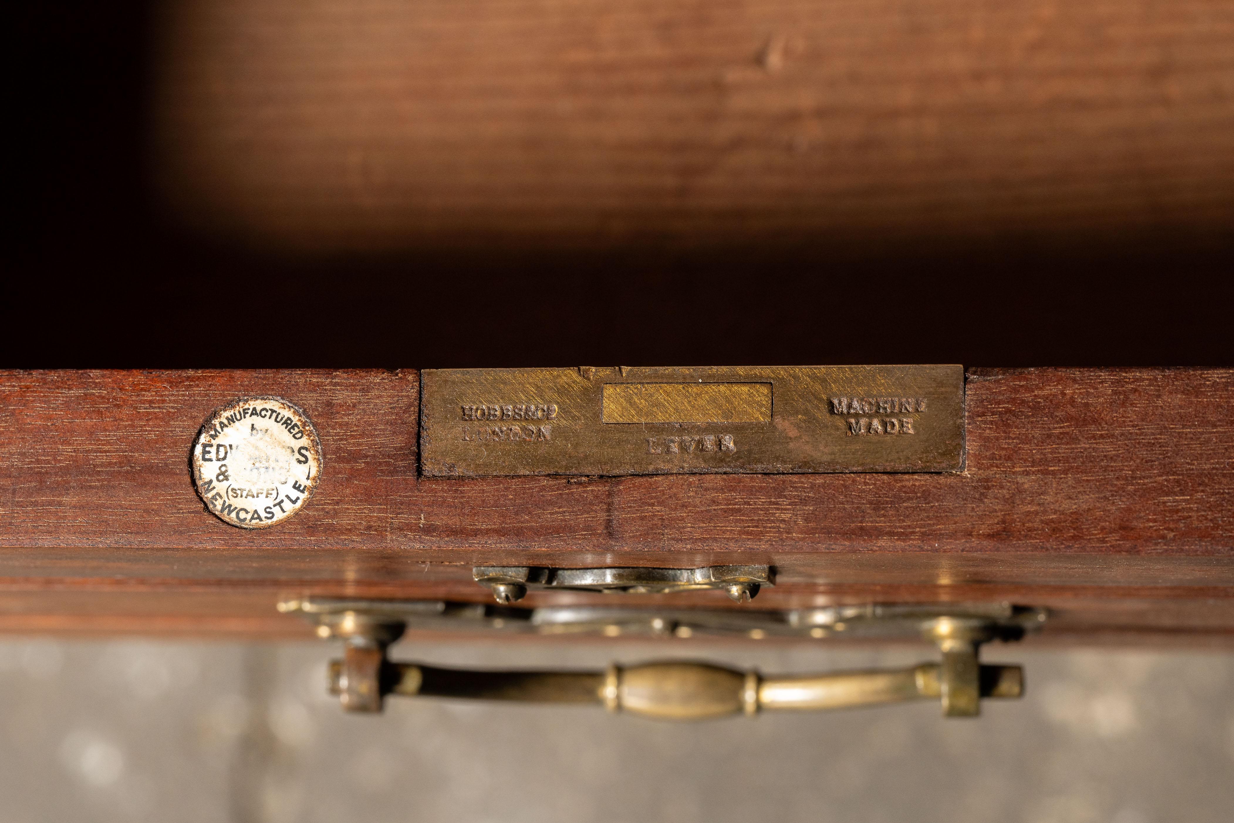 c. 1880 Arts & Crafts 3-Section Cabinet by Edwards & Sons in vendita 6