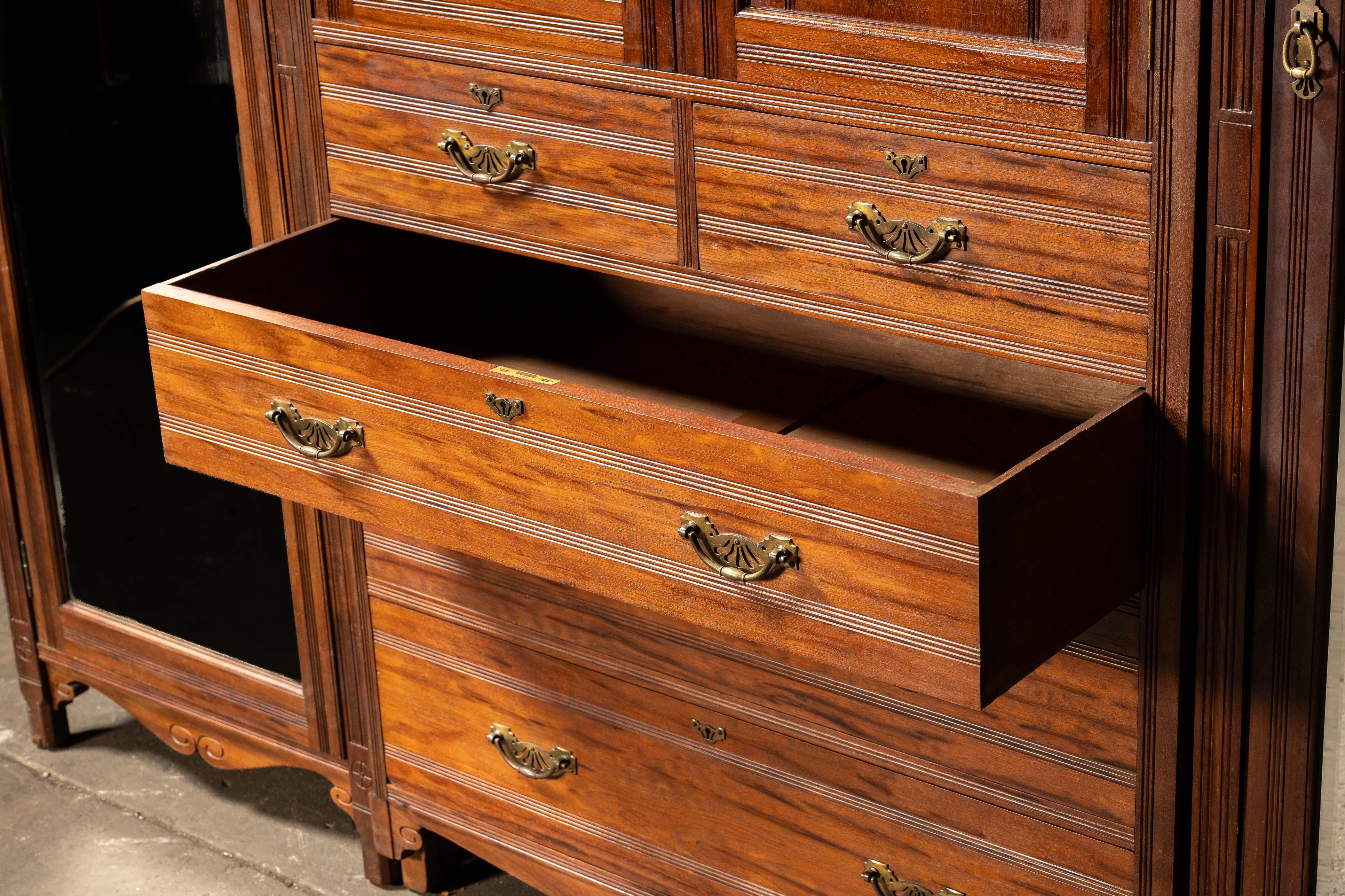 c. 1880 Arts & Crafts 3-Section Cabinet by Edwards & Sons in vendita 7