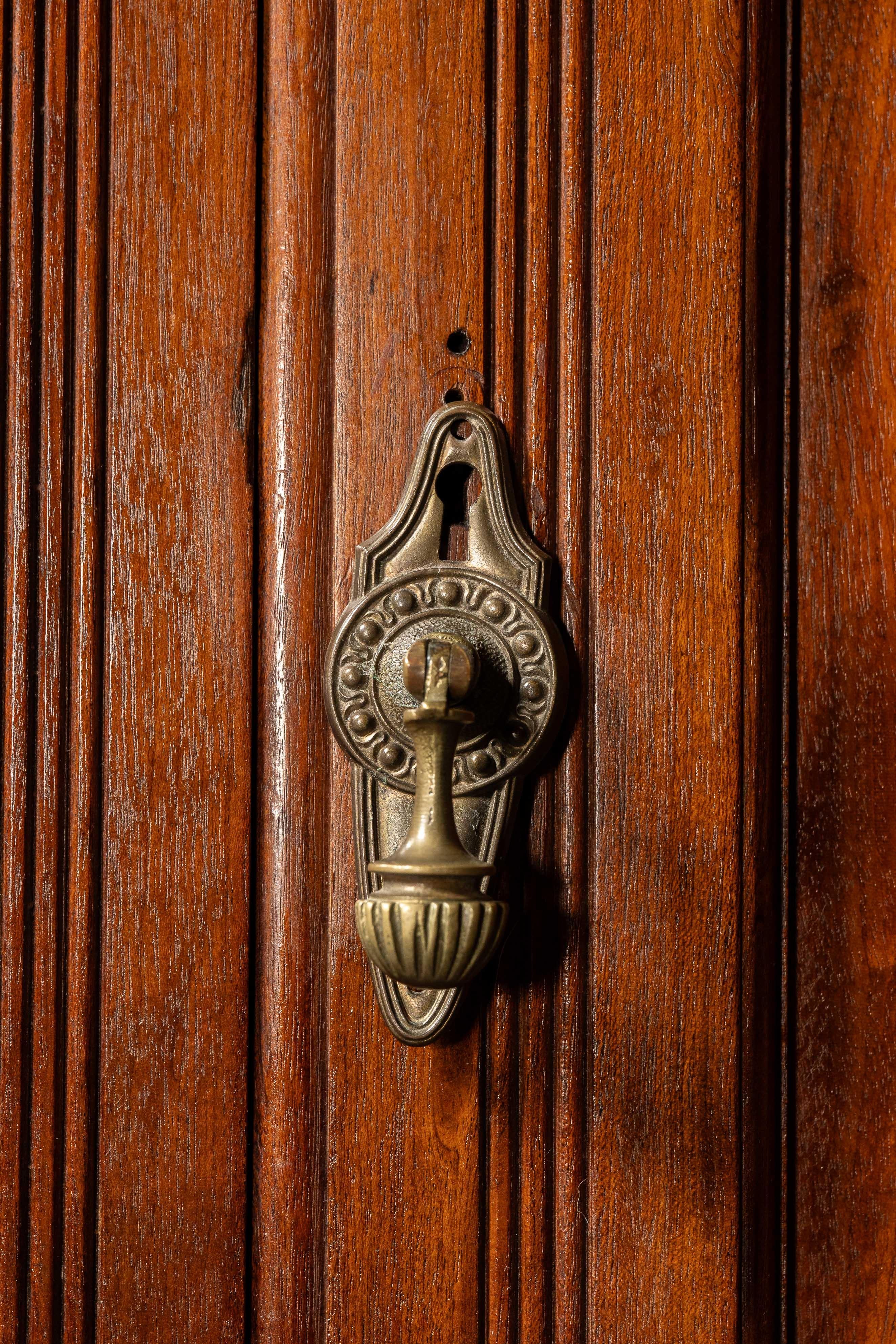 c. 1880 Arts & Crafts 3-Section Cabinet by Edwards & Sons in vendita 8